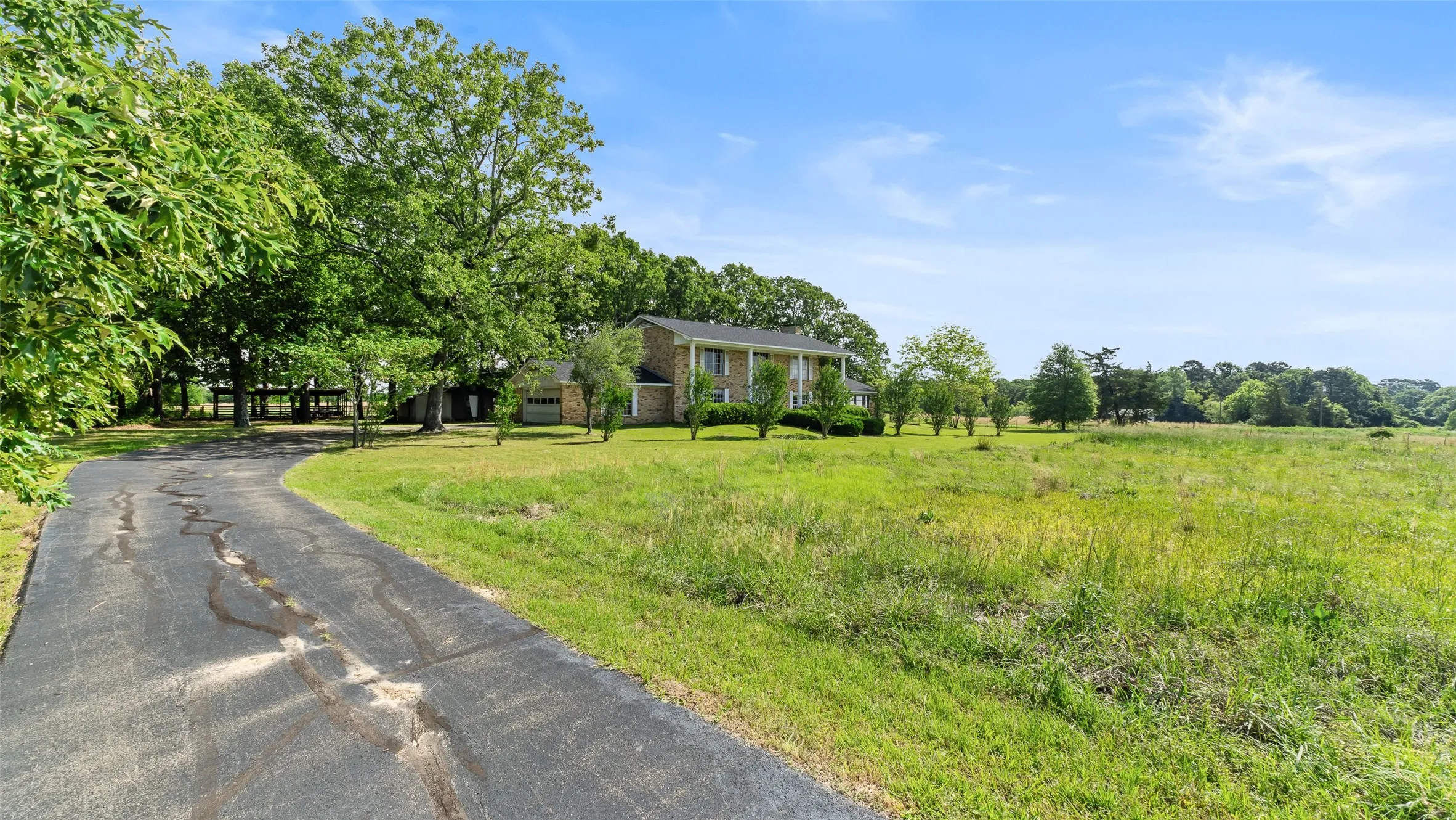 Farm For Sale in Bowie County , 6128 Fm 1840, New Boston, Texas 75570, 3 Bedrooms, 3 Bathrooms, 2 Garage spaces, 2,736 Sqft, built in 1978, Preowned, Price $599,000, mls#21029862, Real Estate Agent in New Boston, Homes For Sale in Bowie county, Homes For Sale in New Boston, Realtor in New Boston Texas, Real Estate Brokerage Independent Realty Texas, Luminita Cordes Realtor