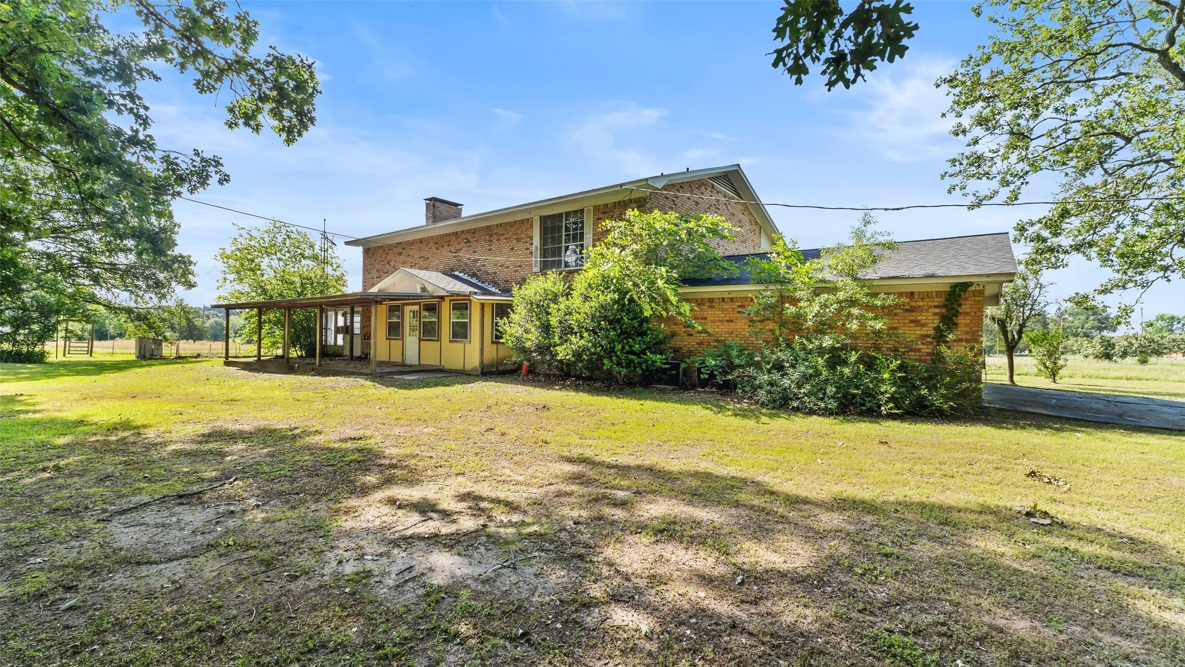 Farm For Sale in Bowie County , 6128 Fm 1840, New Boston, Texas 75570, 3 Bedrooms, 3 Bathrooms, 2 Garage spaces, 2,736 Sqft, built in 1978, Preowned, Price $599,000, mls#21029862, Real Estate Agent in New Boston, Homes For Sale in Bowie county, Homes For Sale in New Boston, Realtor in New Boston Texas, Real Estate Brokerage Independent Realty Texas, Luminita Cordes Realtor