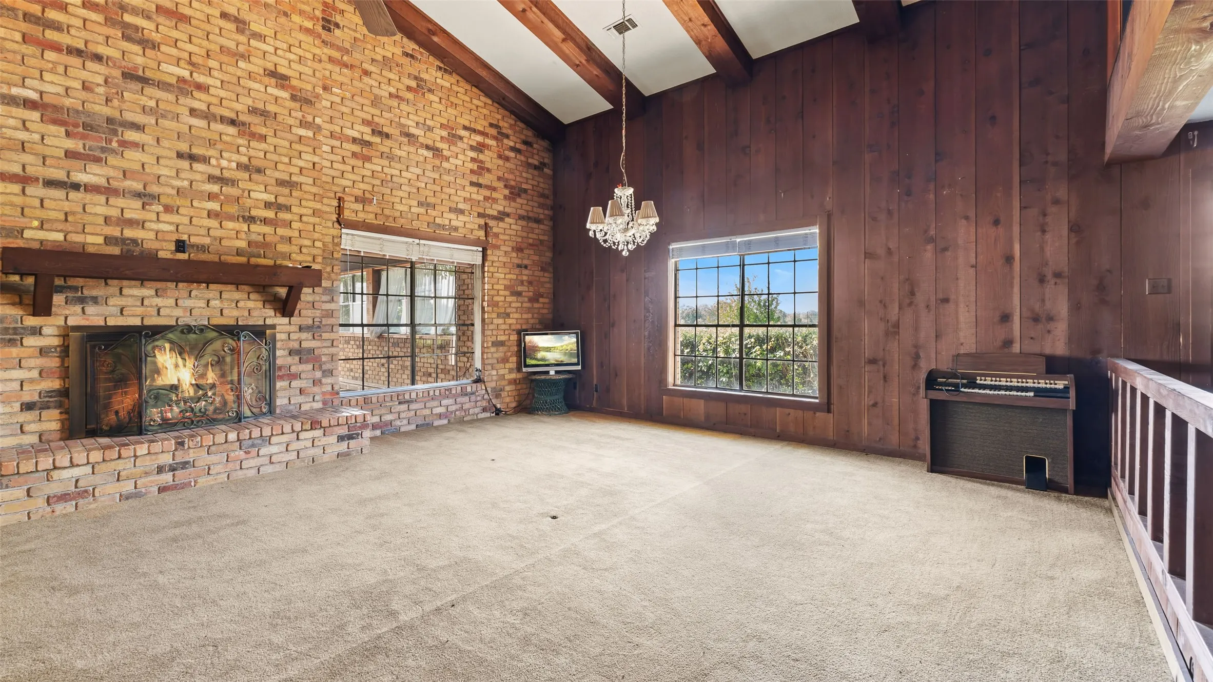 Farm For Sale in Bowie County , 6128 Fm 1840, New Boston, Texas 75570, 3 Bedrooms, 3 Bathrooms, 2 Garage spaces, 2,736 Sqft, built in 1978, Preowned, Price $599,000, mls#21029862, Real Estate Agent in New Boston, Homes For Sale in Bowie county, Homes For Sale in New Boston, Realtor in New Boston Texas, Real Estate Brokerage Independent Realty Texas, Luminita Cordes Realtor