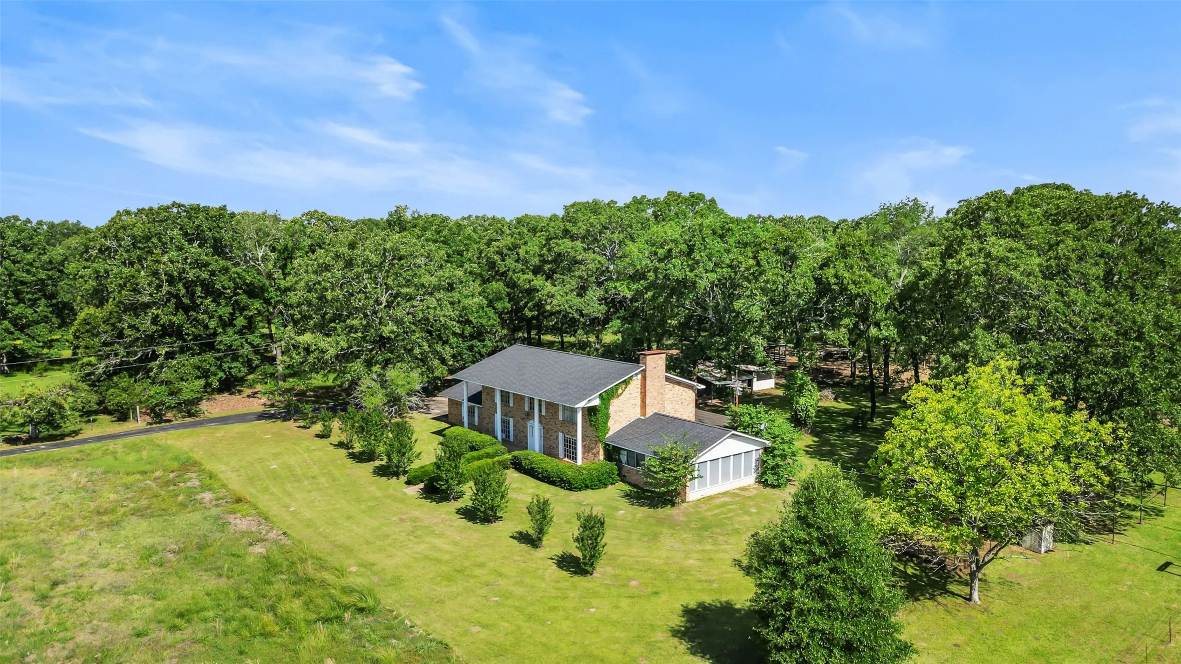 Farm For Sale in Bowie County , 6128 Fm 1840, New Boston, Texas 75570, 3 Bedrooms, 3 Bathrooms, 2 Garage spaces, 2,736 Sqft, built in 1978, Preowned, Price $599,000, mls#21029862, Real Estate Agent in New Boston, Homes For Sale in Bowie county, Homes For Sale in New Boston, Realtor in New Boston Texas, Real Estate Brokerage Independent Realty Texas, Luminita Cordes Realtor