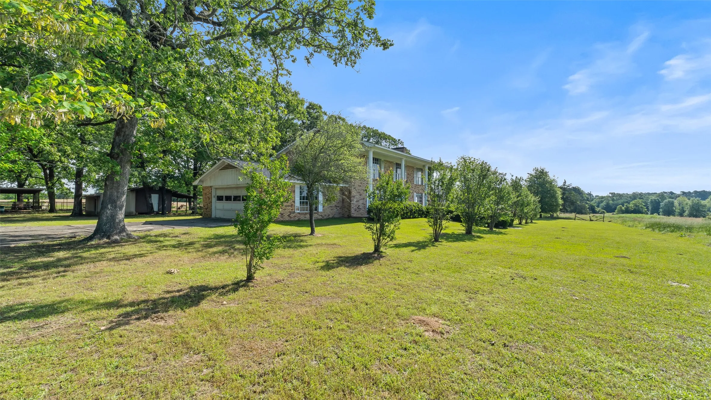 Farm For Sale in Bowie County , 6128 Fm 1840, New Boston, Texas 75570, 3 Bedrooms, 3 Bathrooms, 2 Garage spaces, 2,736 Sqft, built in 1978, Preowned, Price $599,000, mls#21029862, Real Estate Agent in New Boston, Homes For Sale in Bowie county, Homes For Sale in New Boston, Realtor in New Boston Texas, Real Estate Brokerage Independent Realty Texas, Luminita Cordes Realtor