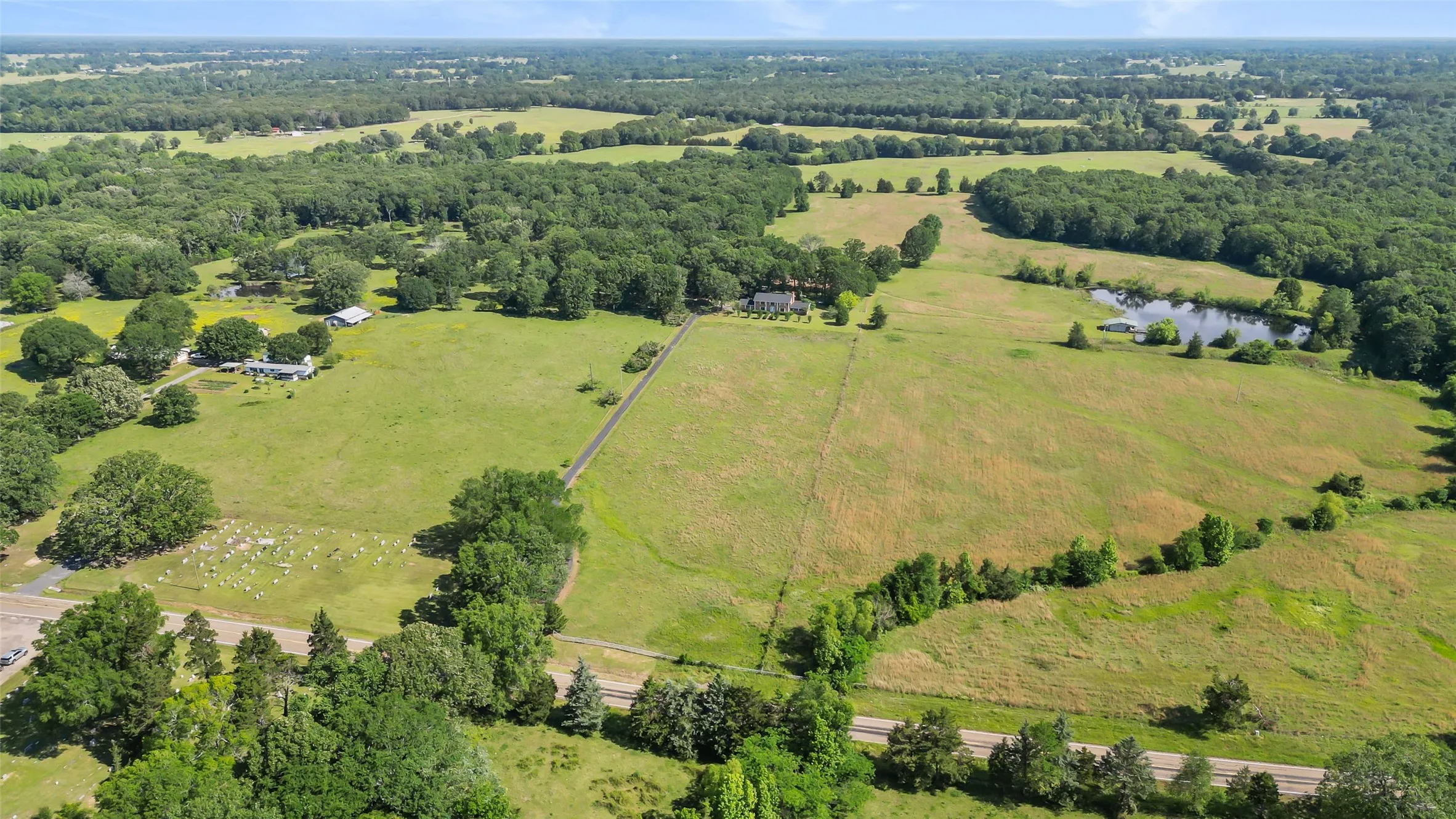 Farm For Sale in Bowie County , 6128 Fm 1840, New Boston, Texas 75570, 3 Bedrooms, 3 Bathrooms, 2 Garage spaces, 2,736 Sqft, built in 1978, Preowned, Price $599,000, mls#21029862, Real Estate Agent in New Boston, Homes For Sale in Bowie county, Homes For Sale in New Boston, Realtor in New Boston Texas, Real Estate Brokerage Independent Realty Texas, Luminita Cordes Realtor