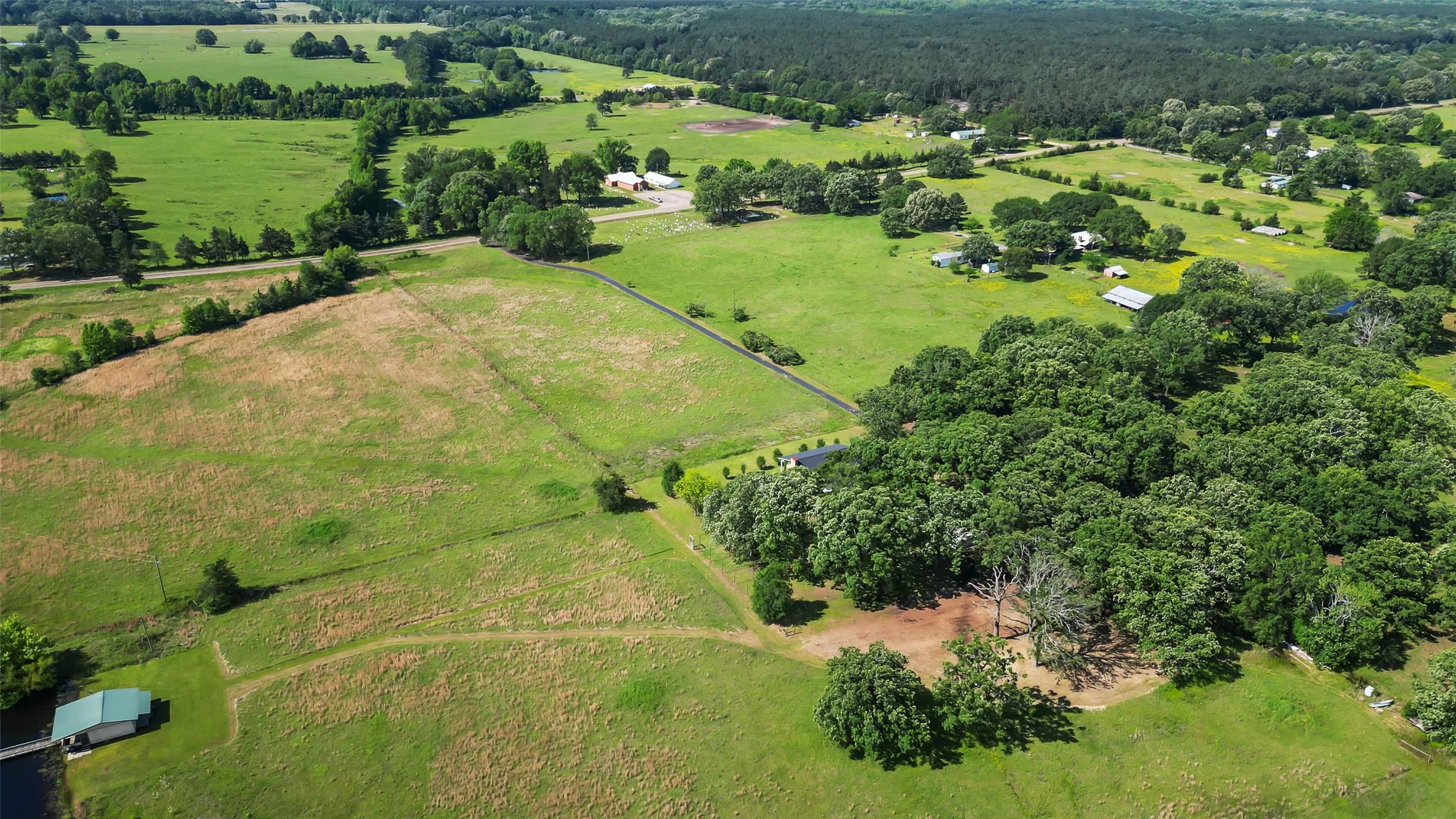 Farm For Sale in Bowie County , 6128 Fm 1840, New Boston, Texas 75570, 3 Bedrooms, 3 Bathrooms, 2 Garage spaces, 2,736 Sqft, built in 1978, Preowned, Price $599,000, mls#21029862, Real Estate Agent in New Boston, Homes For Sale in Bowie county, Homes For Sale in New Boston, Realtor in New Boston Texas, Real Estate Brokerage Independent Realty Texas, Luminita Cordes Realtor