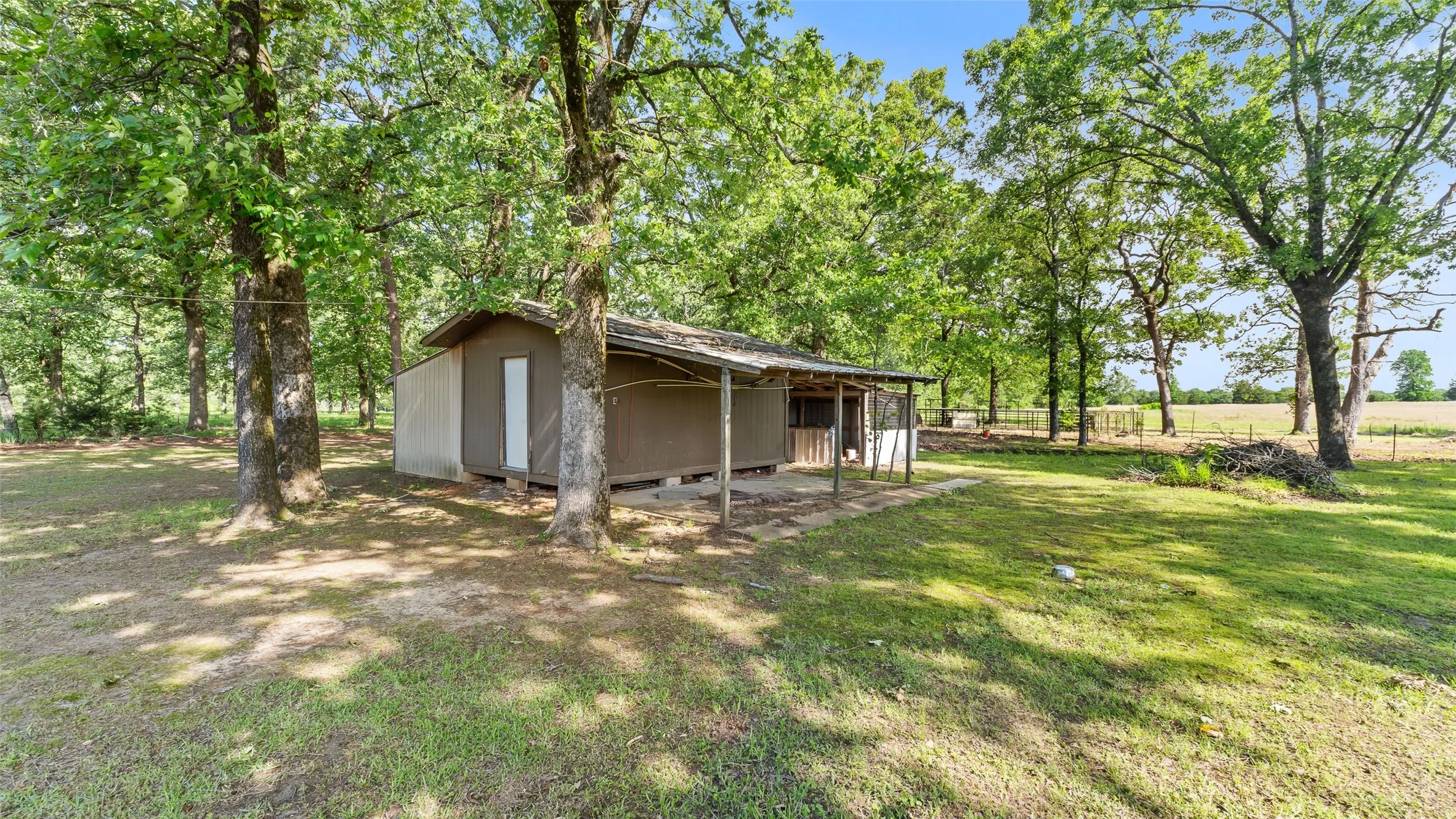 Farm For Sale in Bowie County , 6128 Fm 1840, New Boston, Texas 75570, 3 Bedrooms, 3 Bathrooms, 2 Garage spaces, 2,736 Sqft, built in 1978, Preowned, Price $599,000, mls#21029862, Real Estate Agent in New Boston, Homes For Sale in Bowie county, Homes For Sale in New Boston, Realtor in New Boston Texas, Real Estate Brokerage Independent Realty Texas, Luminita Cordes Realtor