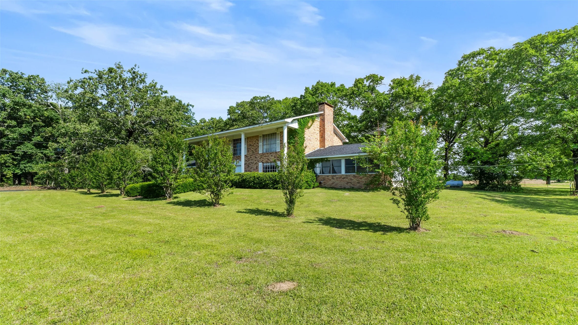 Farm For Sale in Bowie County , 6128 Fm 1840, New Boston, Texas 75570, 3 Bedrooms, 3 Bathrooms, 2 Garage spaces, 2,736 Sqft, built in 1978, Preowned, Price $599,000, mls#21029862, Real Estate Agent in New Boston, Homes For Sale in Bowie county, Homes For Sale in New Boston, Realtor in New Boston Texas, Real Estate Brokerage Independent Realty Texas, Luminita Cordes Realtor