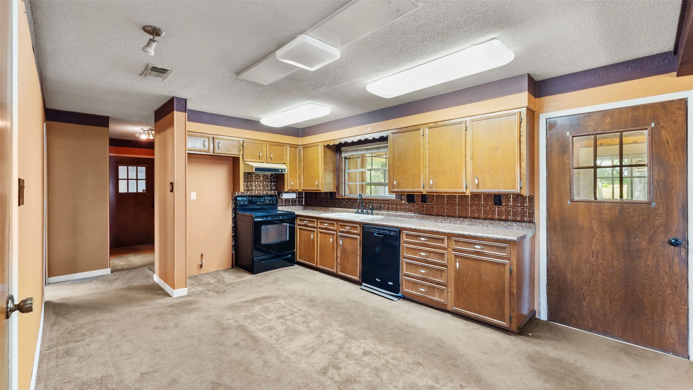 Farm For Sale in Bowie County , 6128 Fm 1840, New Boston, Texas 75570, 3 Bedrooms, 3 Bathrooms, 2 Garage spaces, 2,736 Sqft, built in 1978, Preowned, Price $599,000, mls#21029862, Real Estate Agent in New Boston, Homes For Sale in Bowie county, Homes For Sale in New Boston, Realtor in New Boston Texas, Real Estate Brokerage Independent Realty Texas, Luminita Cordes Realtor