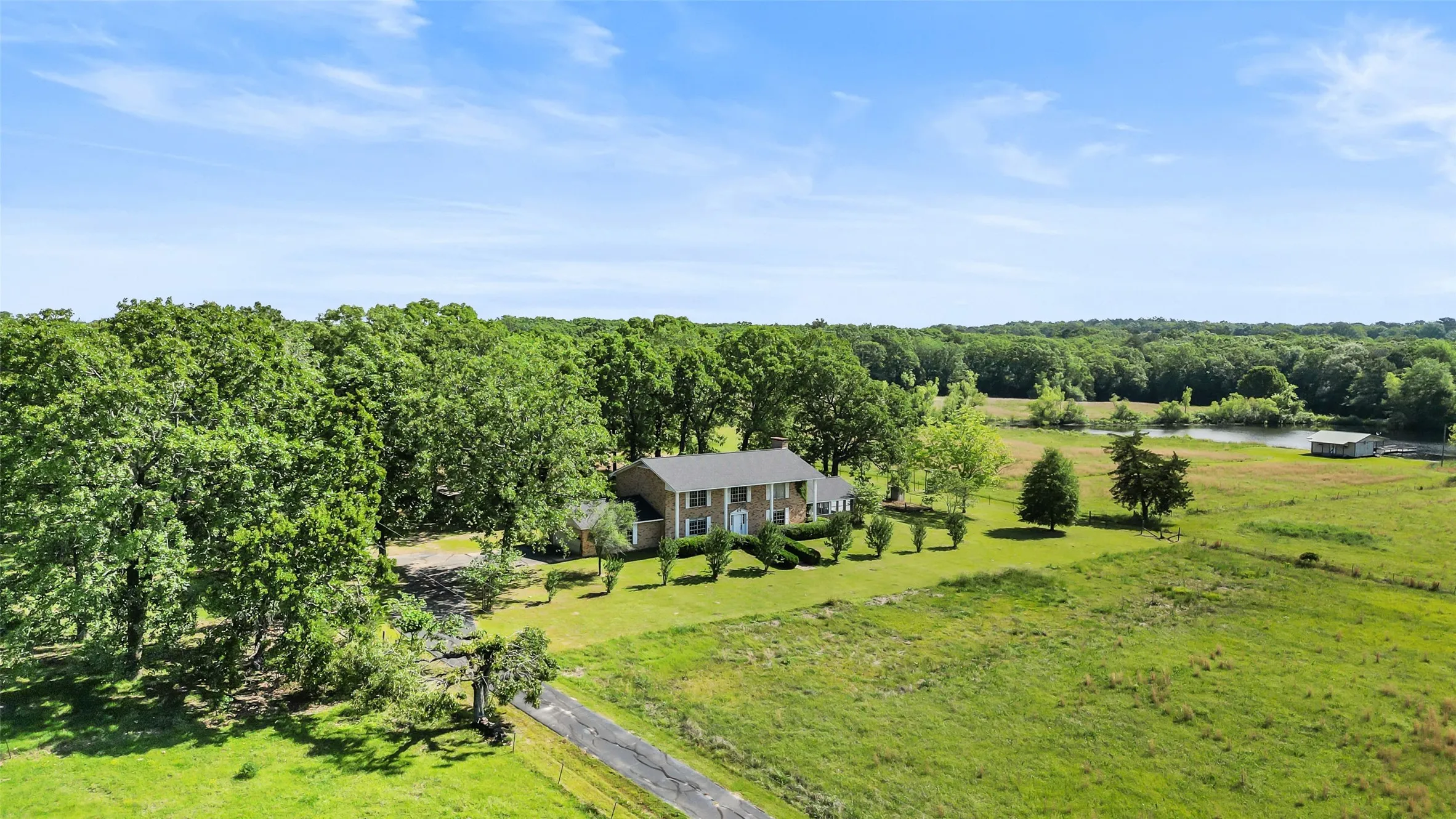 Farm For Sale in Bowie County , 6128 Fm 1840, New Boston, Texas 75570, 3 Bedrooms, 3 Bathrooms, 2 Garage spaces, 2,736 Sqft, built in 1978, Preowned, Price $599,000, mls#21029862, Real Estate Agent in New Boston, Homes For Sale in Bowie county, Homes For Sale in New Boston, Realtor in New Boston Texas, Real Estate Brokerage Independent Realty Texas, Luminita Cordes Realtor