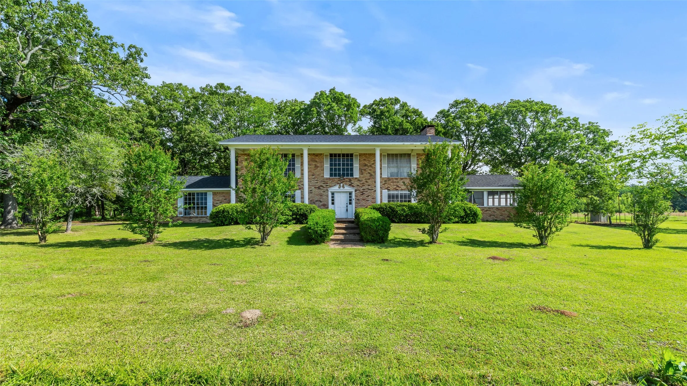Farm For Sale in Bowie County , 6128 Fm 1840, New Boston, Texas 75570, 3 Bedrooms, 3 Bathrooms, 2 Garage spaces, 2,736 Sqft, built in 1978, Preowned, Price $599,000, mls#21029862, Real Estate Agent in New Boston, Homes For Sale in Bowie county, Homes For Sale in New Boston, Realtor in New Boston Texas, Real Estate Brokerage Independent Realty Texas, Luminita Cordes Realtor