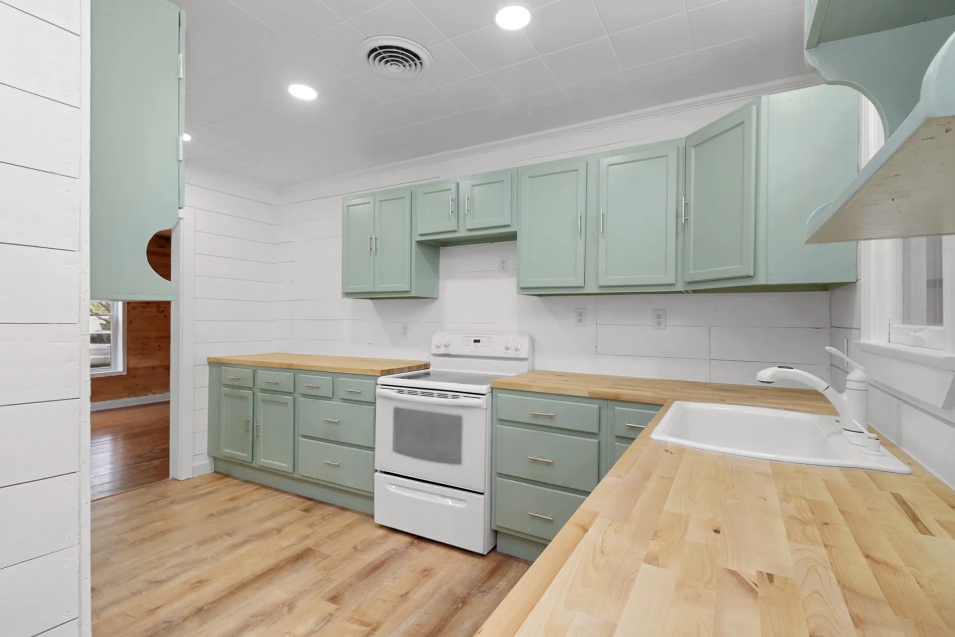 Single Family Residence For Sale in Coleman County , 108 Miami Street, Coleman, Texas 76834, 4 Bedroom, 2 Bathroom, Garage spaces, 2,090 Sqft, built in 0, Preowned, mls#21040268, Real Estate Agent in Coleman, Homes For Sale in Coleman county, Homes For Sale in Coleman, Realtor in Coleman Texas, Real Estate Brokerage Independent Realty Texas, Luminita Cordes Realtor