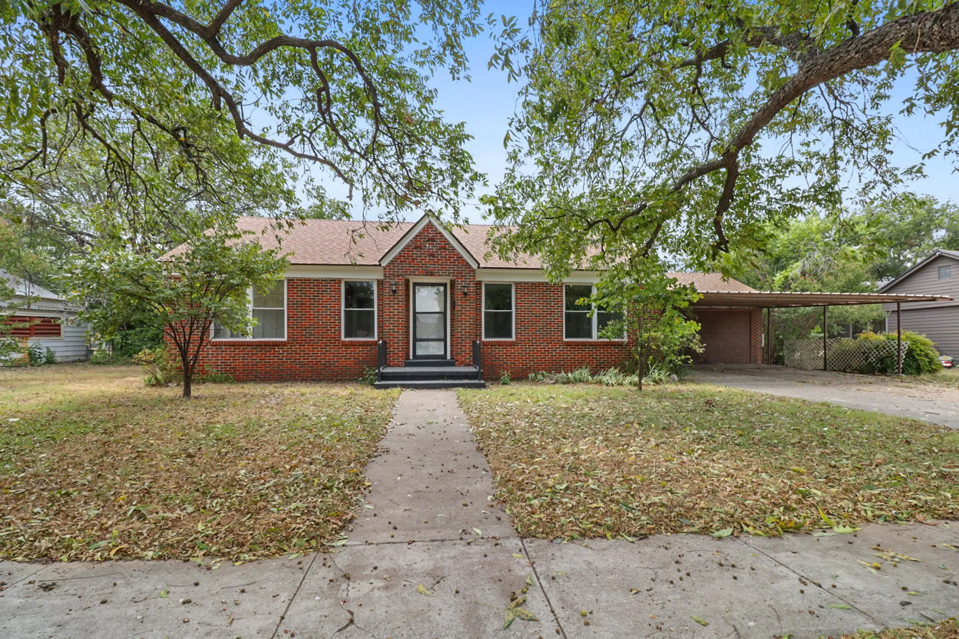 Single Family Residence For Sale in Coleman County , 108 Miami Street, Coleman, Texas 76834, 4 Bedroom, 2 Bathroom, Garage spaces, 2,090 Sqft, built in 0, Preowned, mls#21040268, Real Estate Agent in Coleman, Homes For Sale in Coleman county, Homes For Sale in Coleman, Realtor in Coleman Texas, Real Estate Brokerage Independent Realty Texas, Luminita Cordes Realtor