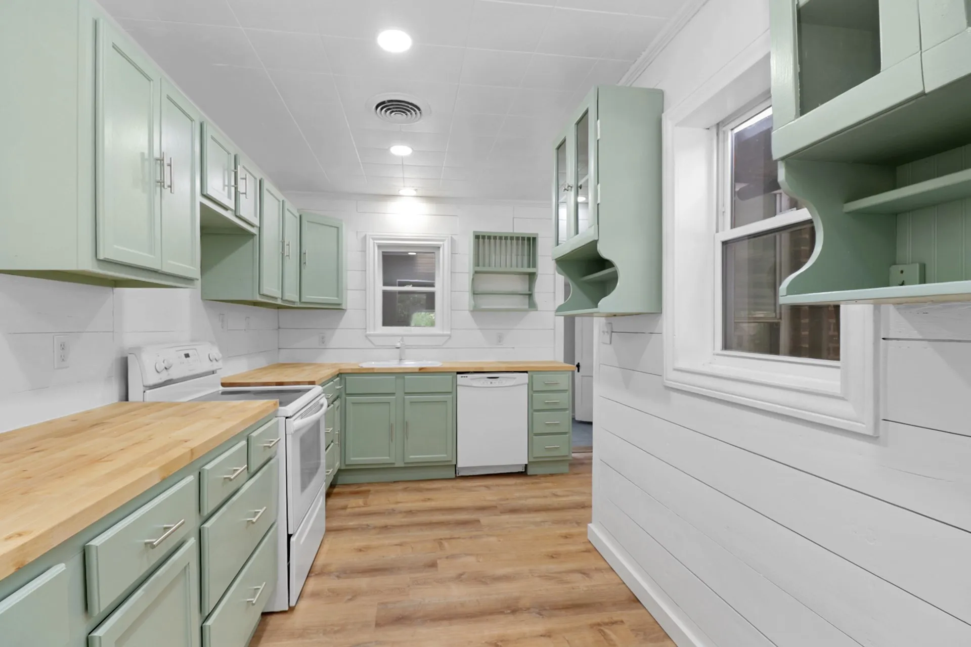 Single Family Residence For Sale in Coleman County , 108 Miami Street, Coleman, Texas 76834, 4 Bedroom, 2 Bathroom, Garage spaces, 2,090 Sqft, built in 0, Preowned, mls#21040268, Real Estate Agent in Coleman, Homes For Sale in Coleman county, Homes For Sale in Coleman, Realtor in Coleman Texas, Real Estate Brokerage Independent Realty Texas, Luminita Cordes Realtor