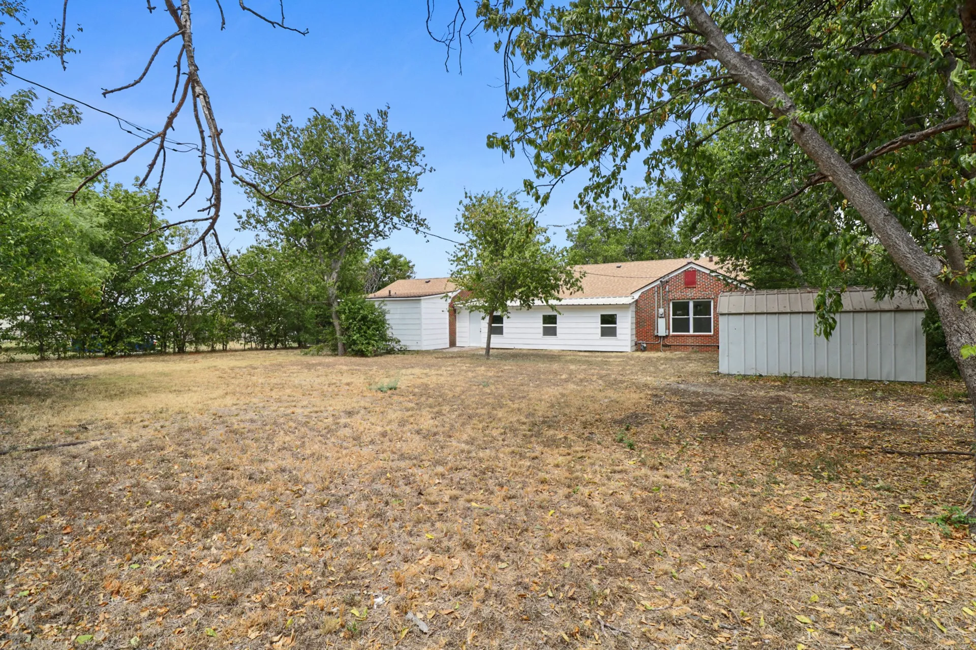 Single Family Residence For Sale in Coleman County , 108 Miami Street, Coleman, Texas 76834, 4 Bedroom, 2 Bathroom, Garage spaces, 2,090 Sqft, built in 0, Preowned, mls#21040268, Real Estate Agent in Coleman, Homes For Sale in Coleman county, Homes For Sale in Coleman, Realtor in Coleman Texas, Real Estate Brokerage Independent Realty Texas, Luminita Cordes Realtor