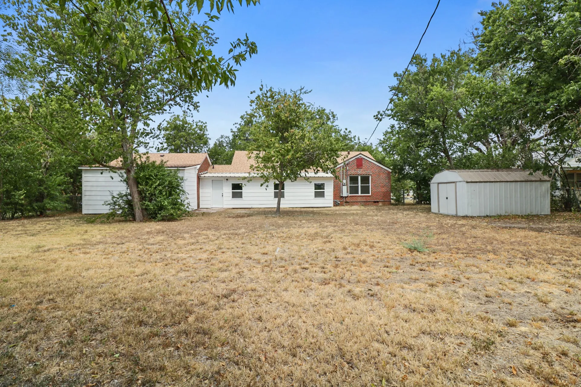 Single Family Residence For Sale in Coleman County , 108 Miami Street, Coleman, Texas 76834, 4 Bedroom, 2 Bathroom, Garage spaces, 2,090 Sqft, built in 0, Preowned, mls#21040268, Real Estate Agent in Coleman, Homes For Sale in Coleman county, Homes For Sale in Coleman, Realtor in Coleman Texas, Real Estate Brokerage Independent Realty Texas, Luminita Cordes Realtor