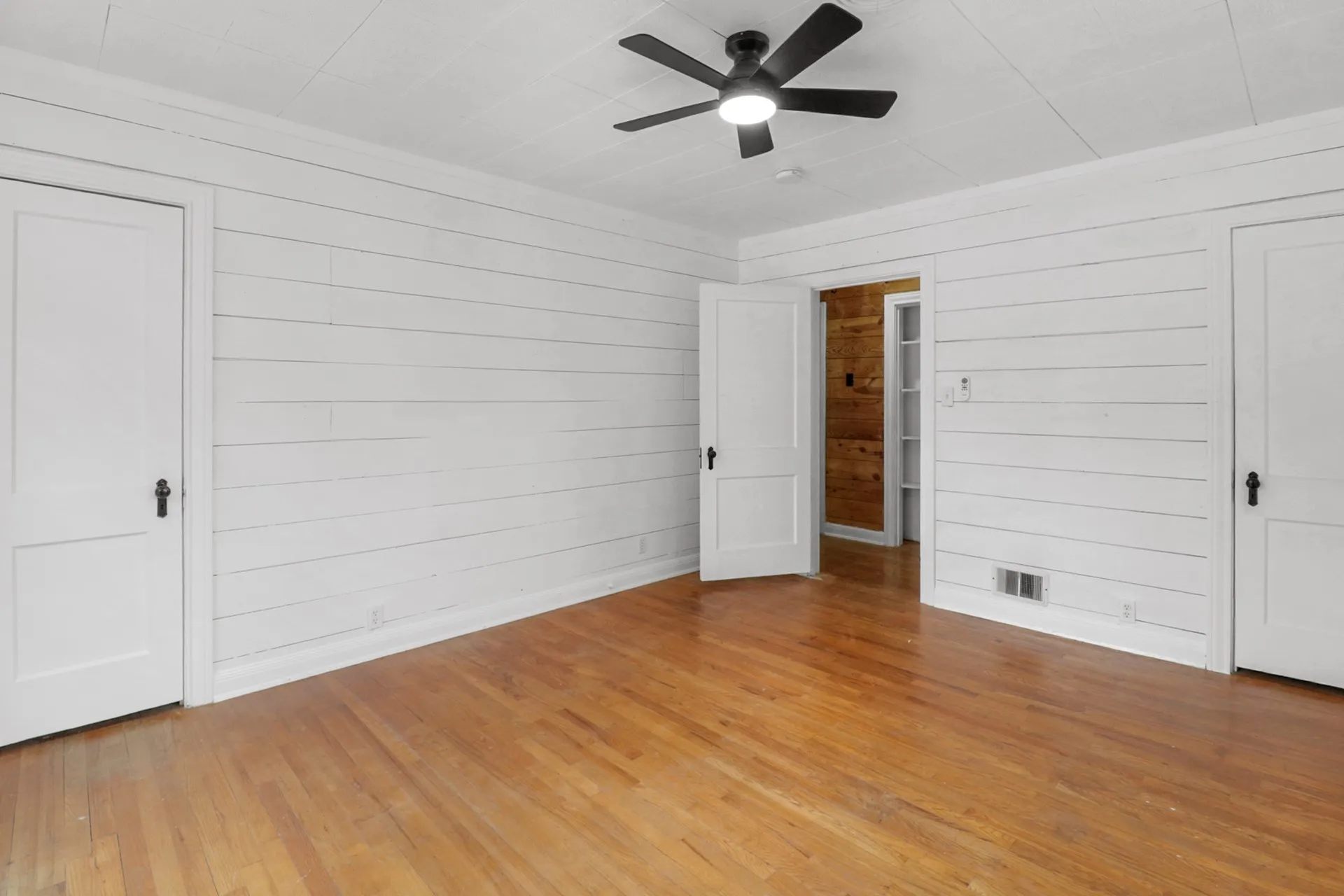 Single Family Residence For Sale in Coleman County , 108 Miami Street, Coleman, Texas 76834, 4 Bedroom, 2 Bathroom, Garage spaces, 2,090 Sqft, built in 0, Preowned, mls#21040268, Real Estate Agent in Coleman, Homes For Sale in Coleman county, Homes For Sale in Coleman, Realtor in Coleman Texas, Real Estate Brokerage Independent Realty Texas, Luminita Cordes Realtor