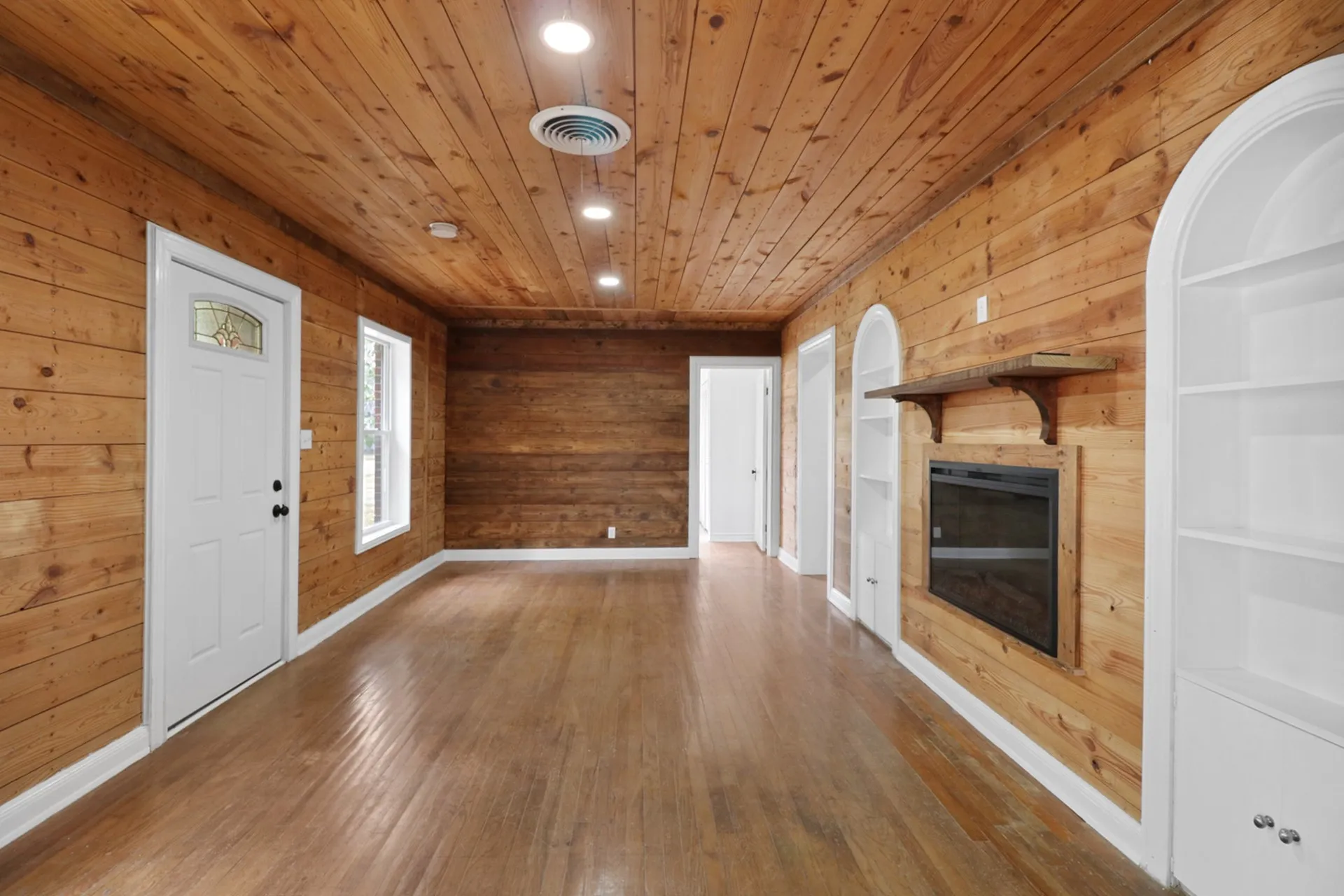 Single Family Residence For Sale in Coleman County , 108 Miami Street, Coleman, Texas 76834, 4 Bedroom, 2 Bathroom, Garage spaces, 2,090 Sqft, built in 0, Preowned, mls#21040268, Real Estate Agent in Coleman, Homes For Sale in Coleman county, Homes For Sale in Coleman, Realtor in Coleman Texas, Real Estate Brokerage Independent Realty Texas, Luminita Cordes Realtor