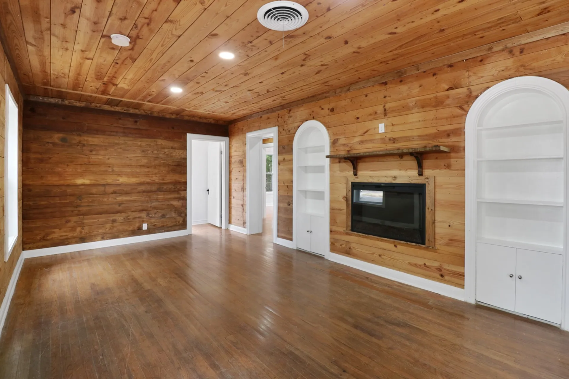 Single Family Residence For Sale in Coleman County , 108 Miami Street, Coleman, Texas 76834, 4 Bedroom, 2 Bathroom, Garage spaces, 2,090 Sqft, built in 0, Preowned, mls#21040268, Real Estate Agent in Coleman, Homes For Sale in Coleman county, Homes For Sale in Coleman, Realtor in Coleman Texas, Real Estate Brokerage Independent Realty Texas, Luminita Cordes Realtor