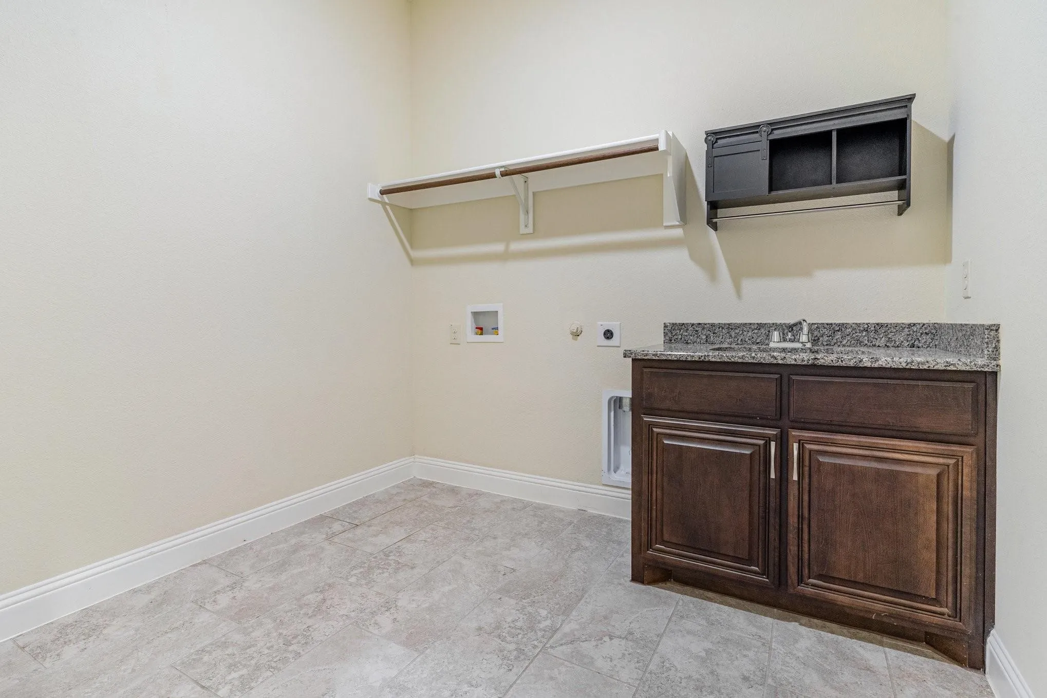 Single Family Residence For Sale in Kaufman County , 2008 Longbridge Road, Forney, Texas 75126, 4 Bedroom, 3 Bathroom, 2 Garage spaces, 3,691 Sqft, built in 2018, mls#21040154, Real Estate Agent in Forney, Homes For Sale in Kaufman county, Homes For Sale in Forney, Realtor in Forney Texas, Real Estate Brokerage Independent Realty Texas, Luminita Cordes Realtor