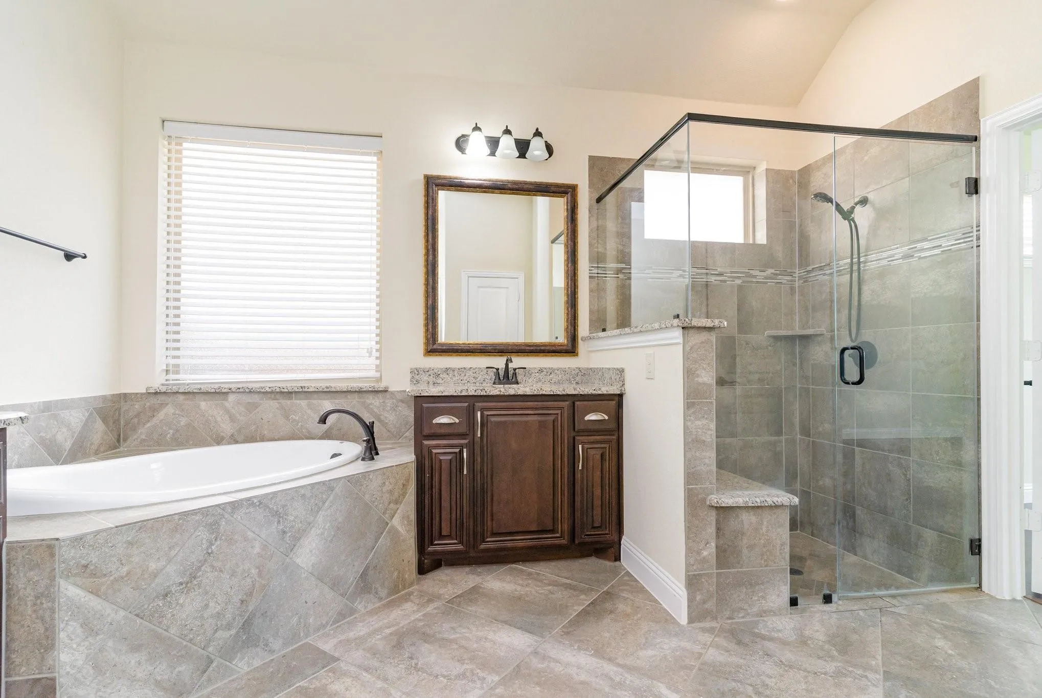Single Family Residence For Sale in Kaufman County , 2008 Longbridge Road, Forney, Texas 75126, 4 Bedroom, 3 Bathroom, 2 Garage spaces, 3,691 Sqft, built in 2018, mls#21040154, Real Estate Agent in Forney, Homes For Sale in Kaufman county, Homes For Sale in Forney, Realtor in Forney Texas, Real Estate Brokerage Independent Realty Texas, Luminita Cordes Realtor