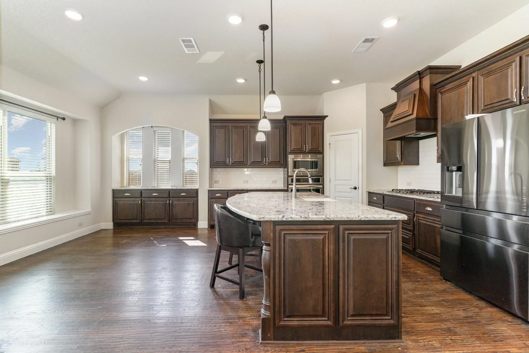 Single Family Residence For Sale in Kaufman County , 2008 Longbridge Road, Forney, Texas 75126, 4 Bedroom, 3 Bathroom, 2 Garage spaces, 3,691 Sqft, built in 2018, mls#21040154, Real Estate Agent in Forney, Homes For Sale in Kaufman county, Homes For Sale in Forney, Realtor in Forney Texas, Real Estate Brokerage Independent Realty Texas, Luminita Cordes Realtor
