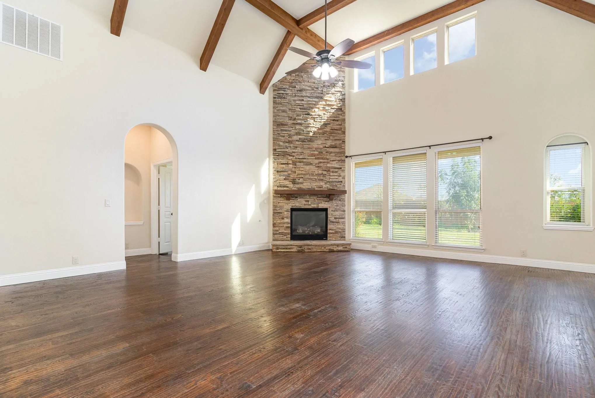 Single Family Residence For Sale in Kaufman County , 2008 Longbridge Road, Forney, Texas 75126, 4 Bedroom, 3 Bathroom, 2 Garage spaces, 3,691 Sqft, built in 2018, mls#21040154, Real Estate Agent in Forney, Homes For Sale in Kaufman county, Homes For Sale in Forney, Realtor in Forney Texas, Real Estate Brokerage Independent Realty Texas, Luminita Cordes Realtor