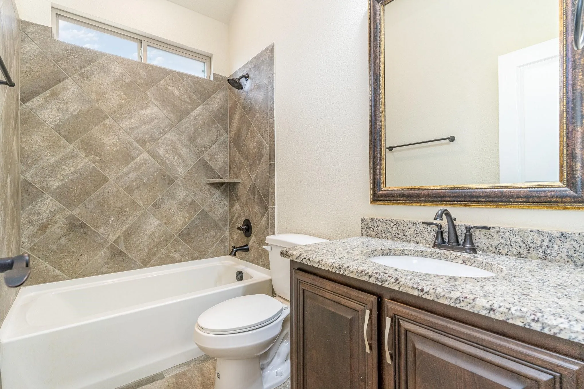 Single Family Residence For Sale in Kaufman County , 2008 Longbridge Road, Forney, Texas 75126, 4 Bedroom, 3 Bathroom, 2 Garage spaces, 3,691 Sqft, built in 2018, mls#21040154, Real Estate Agent in Forney, Homes For Sale in Kaufman county, Homes For Sale in Forney, Realtor in Forney Texas, Real Estate Brokerage Independent Realty Texas, Luminita Cordes Realtor