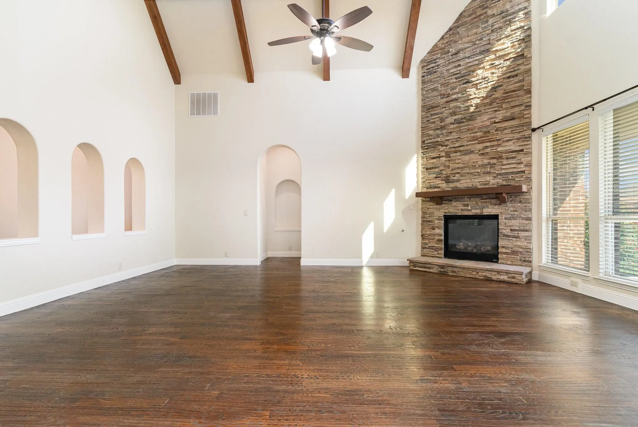 Single Family Residence For Sale in Kaufman County , 2008 Longbridge Road, Forney, Texas 75126, 4 Bedroom, 3 Bathroom, 2 Garage spaces, 3,691 Sqft, built in 2018, mls#21040154, Real Estate Agent in Forney, Homes For Sale in Kaufman county, Homes For Sale in Forney, Realtor in Forney Texas, Real Estate Brokerage Independent Realty Texas, Luminita Cordes Realtor