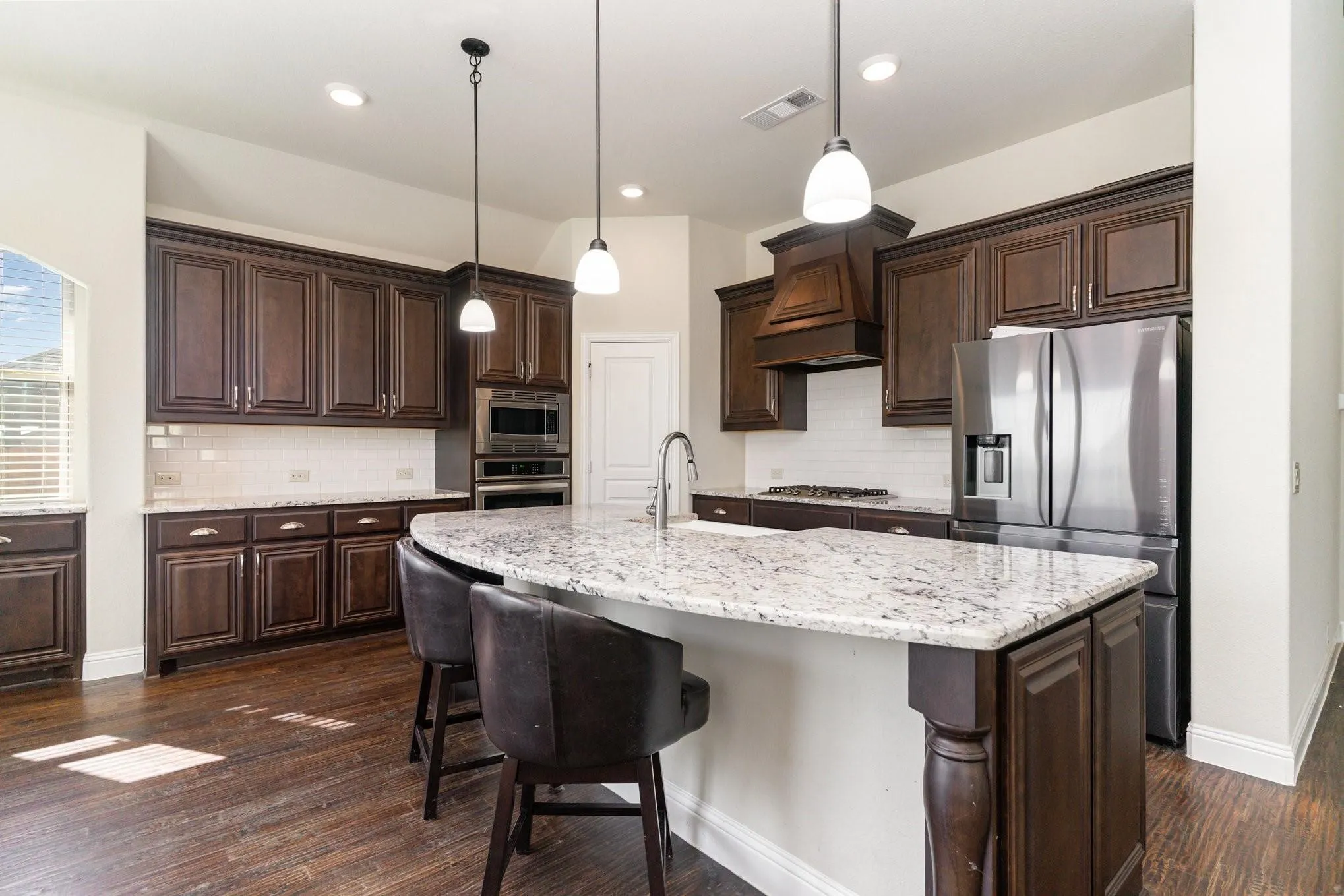 Single Family Residence For Sale in Kaufman County , 2008 Longbridge Road, Forney, Texas 75126, 4 Bedroom, 3 Bathroom, 2 Garage spaces, 3,691 Sqft, built in 2018, mls#21040154, Real Estate Agent in Forney, Homes For Sale in Kaufman county, Homes For Sale in Forney, Realtor in Forney Texas, Real Estate Brokerage Independent Realty Texas, Luminita Cordes Realtor