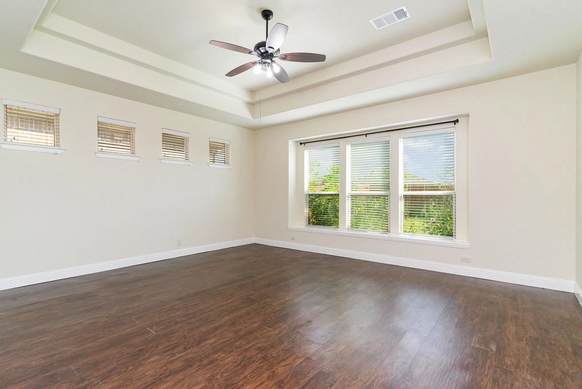 Single Family Residence For Sale in Kaufman County , 2008 Longbridge Road, Forney, Texas 75126, 4 Bedroom, 3 Bathroom, 2 Garage spaces, 3,691 Sqft, built in 2018, mls#21040154, Real Estate Agent in Forney, Homes For Sale in Kaufman county, Homes For Sale in Forney, Realtor in Forney Texas, Real Estate Brokerage Independent Realty Texas, Luminita Cordes Realtor