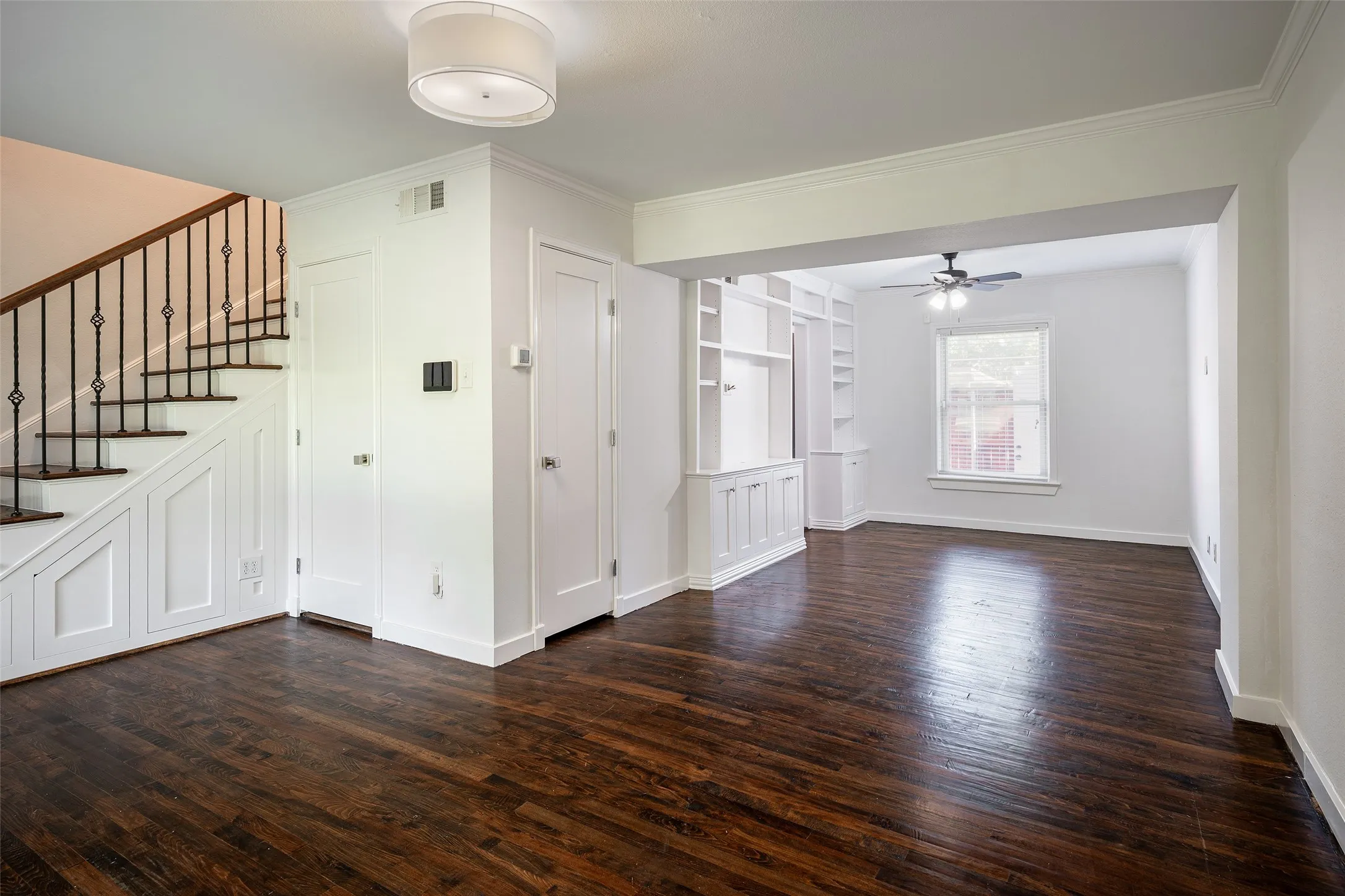 Living room leads into the dining room