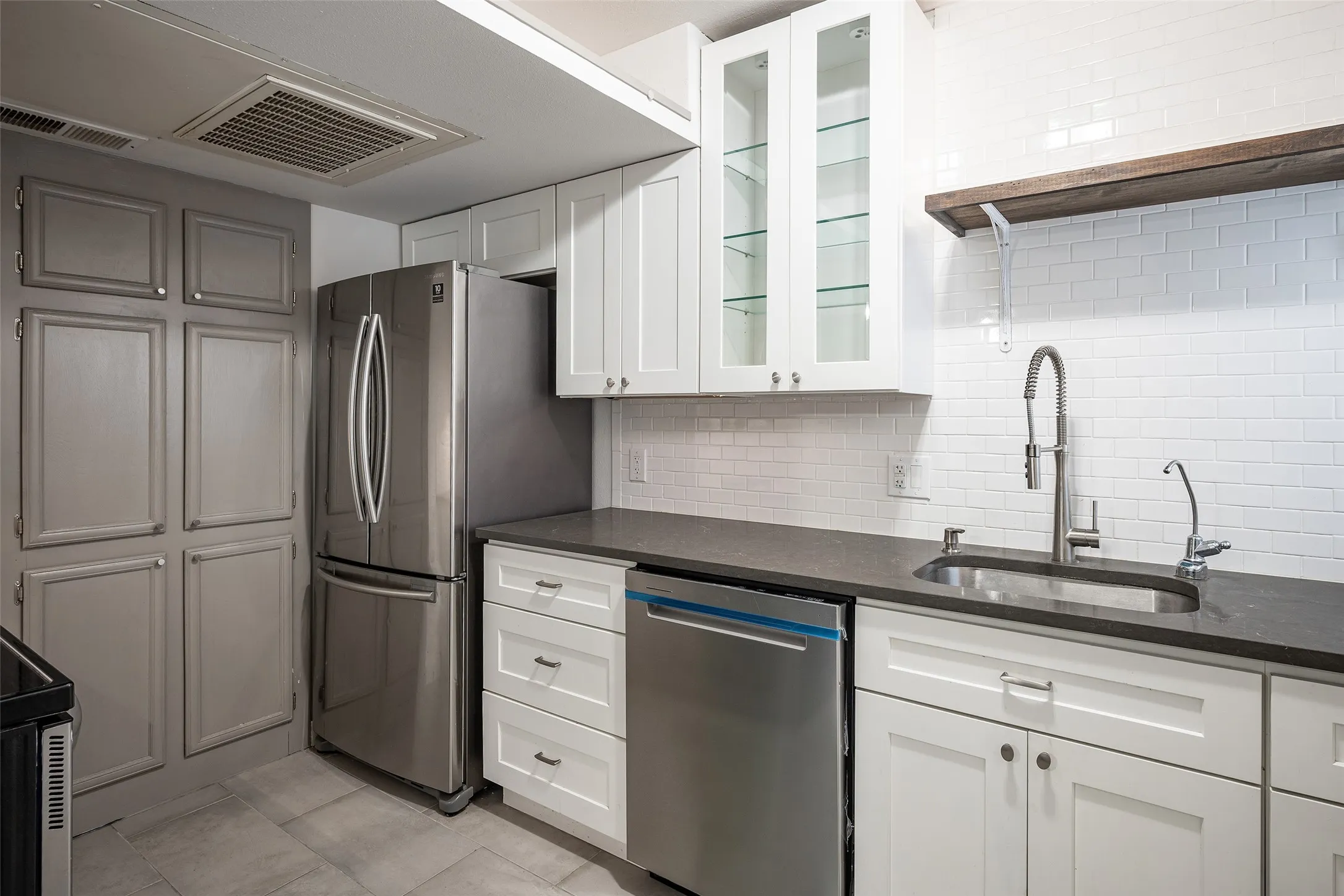 Great kitchen with appliances