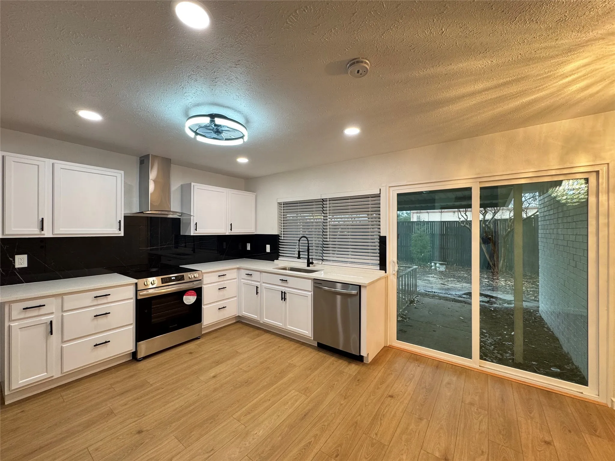 Single Family Residence For Sale in Dallas County , 2914 Sweet Gum Street, Garland, Texas 75044, 4 Bedrooms, 2 Bathrooms, 2 Garage spaces, 1,939 Sqft, built in 1977, Price $359,900, mls#21041047, Real Estate Agent in Garland, Homes For Sale in Dallas county, Homes For Sale in Garland, Realtor in Garland Texas, Real Estate Brokerage Independent Realty Texas, Luminita Cordes Realtor