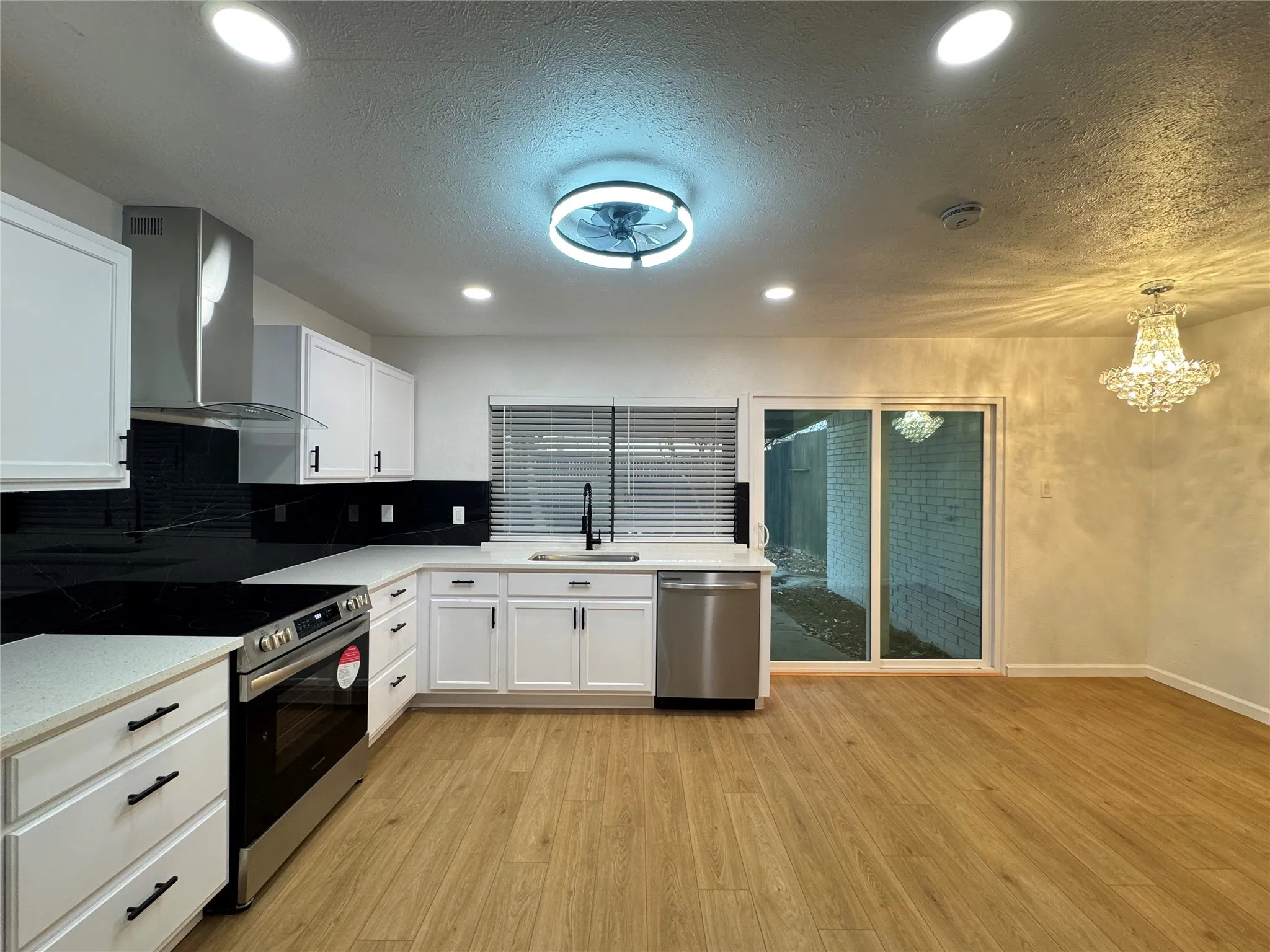 Single Family Residence For Sale in Dallas County , 2914 Sweet Gum Street, Garland, Texas 75044, 4 Bedrooms, 2 Bathrooms, 2 Garage spaces, 1,939 Sqft, built in 1977, Price $359,900, mls#21041047, Real Estate Agent in Garland, Homes For Sale in Dallas county, Homes For Sale in Garland, Realtor in Garland Texas, Real Estate Brokerage Independent Realty Texas, Luminita Cordes Realtor