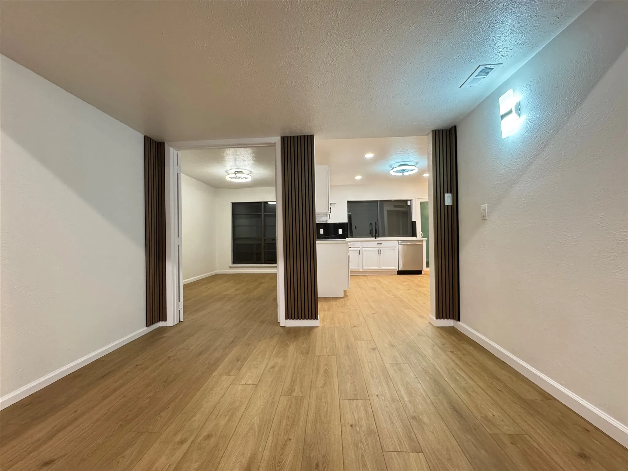 Single Family Residence For Sale in Dallas County , 2914 Sweet Gum Street, Garland, Texas 75044, 4 Bedrooms, 2 Bathrooms, 2 Garage spaces, 1,939 Sqft, built in 1977, Price $359,900, mls#21041047, Real Estate Agent in Garland, Homes For Sale in Dallas county, Homes For Sale in Garland, Realtor in Garland Texas, Real Estate Brokerage Independent Realty Texas, Luminita Cordes Realtor