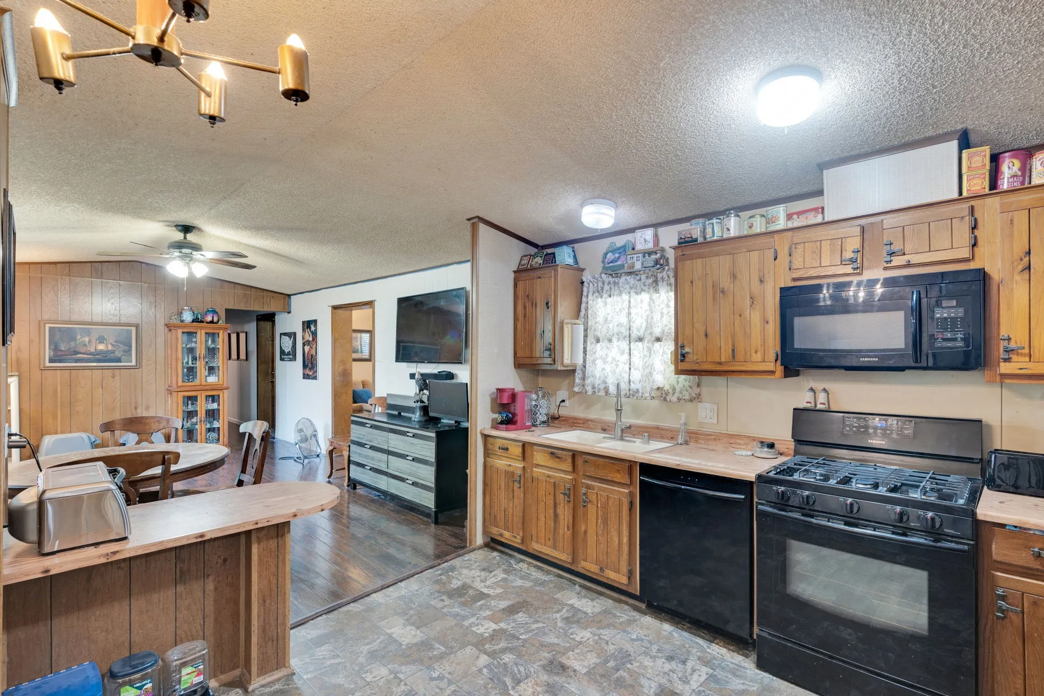Mobile Home For Sale in Tarrant County , 1206 Timberline Court, Southlake, Texas 76092, 4 Bedroom, 2 Bathroom, Garage spaces, 1,680 Sqft, built in 1980, Preowned, mls#21036529, Real Estate Agent in Southlake, Homes For Sale in Tarrant county, Homes For Sale in Southlake, Realtor in Southlake Texas, Real Estate Brokerage Independent Realty Texas, Luminita Cordes Realtor