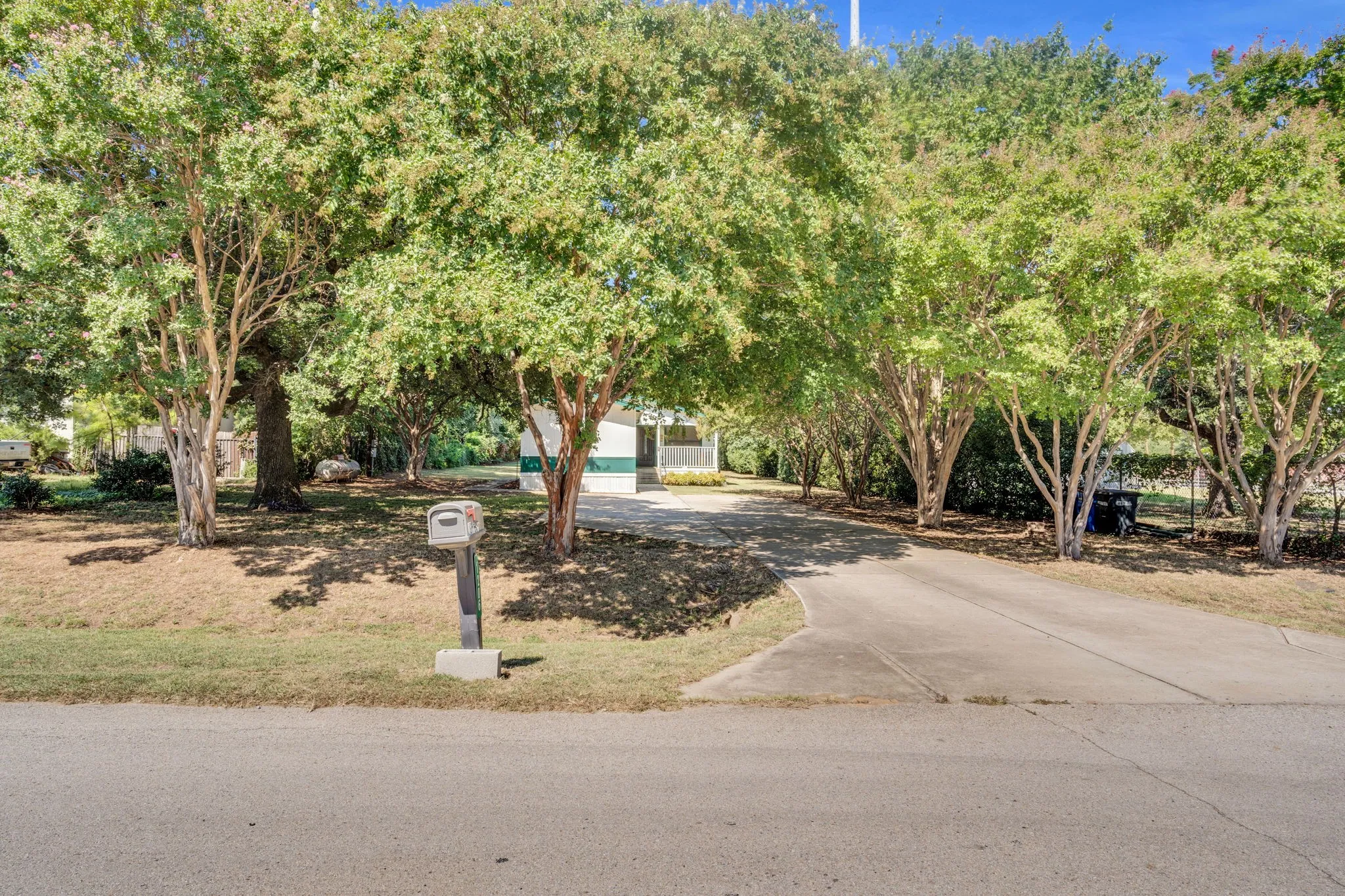 Mobile Home For Sale in Tarrant County , 1206 Timberline Court, Southlake, Texas 76092, 4 Bedroom, 2 Bathroom, Garage spaces, 1,680 Sqft, built in 1980, Preowned, mls#21036529, Real Estate Agent in Southlake, Homes For Sale in Tarrant county, Homes For Sale in Southlake, Realtor in Southlake Texas, Real Estate Brokerage Independent Realty Texas, Luminita Cordes Realtor