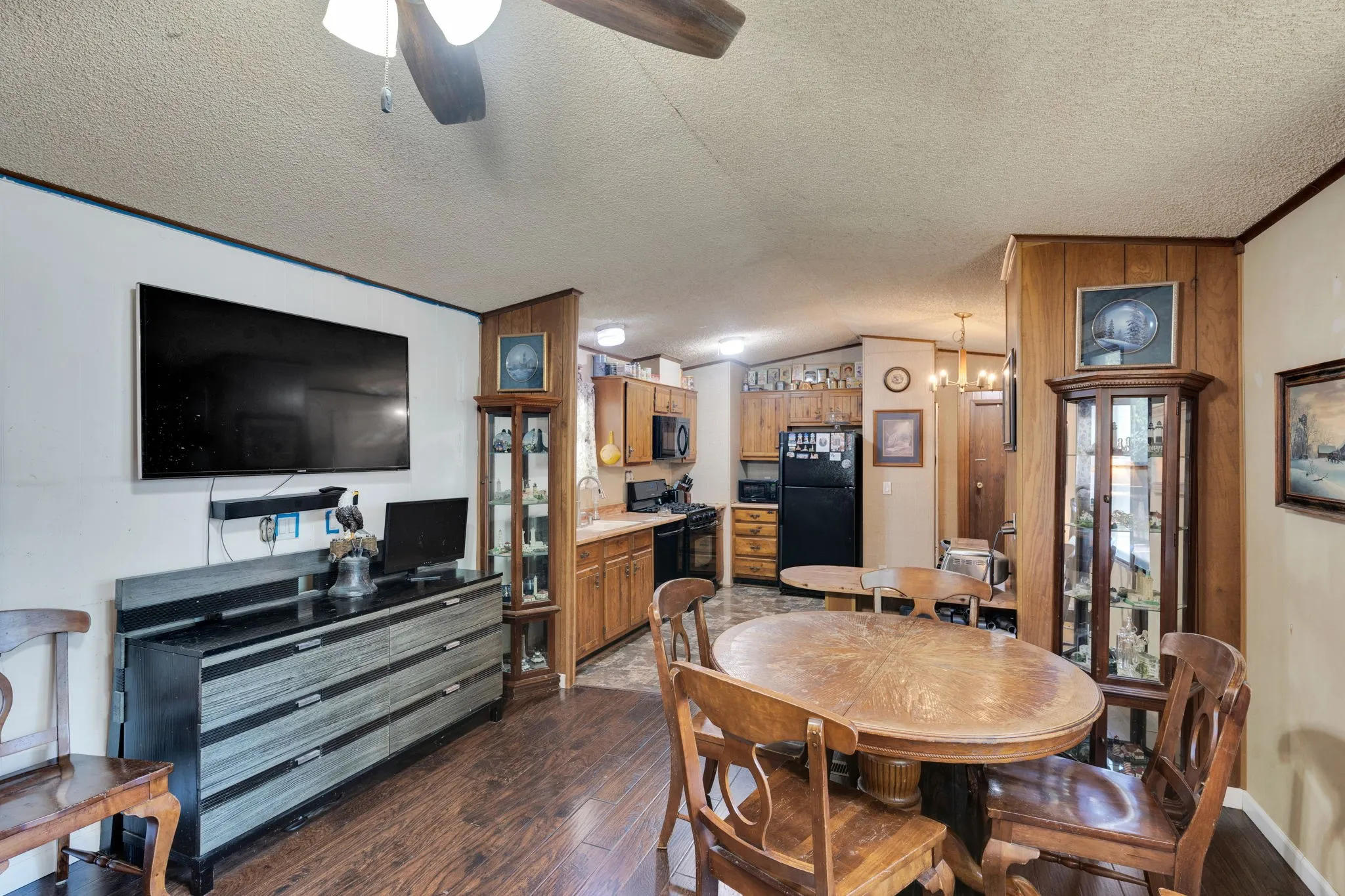 Mobile Home For Sale in Tarrant County , 1206 Timberline Court, Southlake, Texas 76092, 4 Bedroom, 2 Bathroom, Garage spaces, 1,680 Sqft, built in 1980, Preowned, mls#21036529, Real Estate Agent in Southlake, Homes For Sale in Tarrant county, Homes For Sale in Southlake, Realtor in Southlake Texas, Real Estate Brokerage Independent Realty Texas, Luminita Cordes Realtor