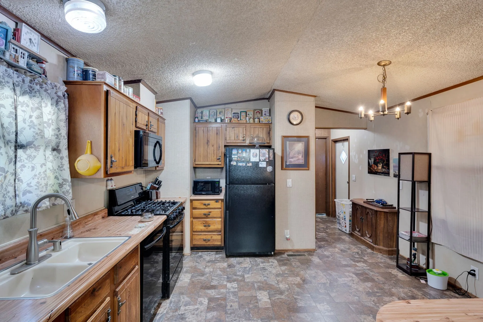 Mobile Home For Sale in Tarrant County , 1206 Timberline Court, Southlake, Texas 76092, 4 Bedroom, 2 Bathroom, Garage spaces, 1,680 Sqft, built in 1980, Preowned, mls#21036529, Real Estate Agent in Southlake, Homes For Sale in Tarrant county, Homes For Sale in Southlake, Realtor in Southlake Texas, Real Estate Brokerage Independent Realty Texas, Luminita Cordes Realtor