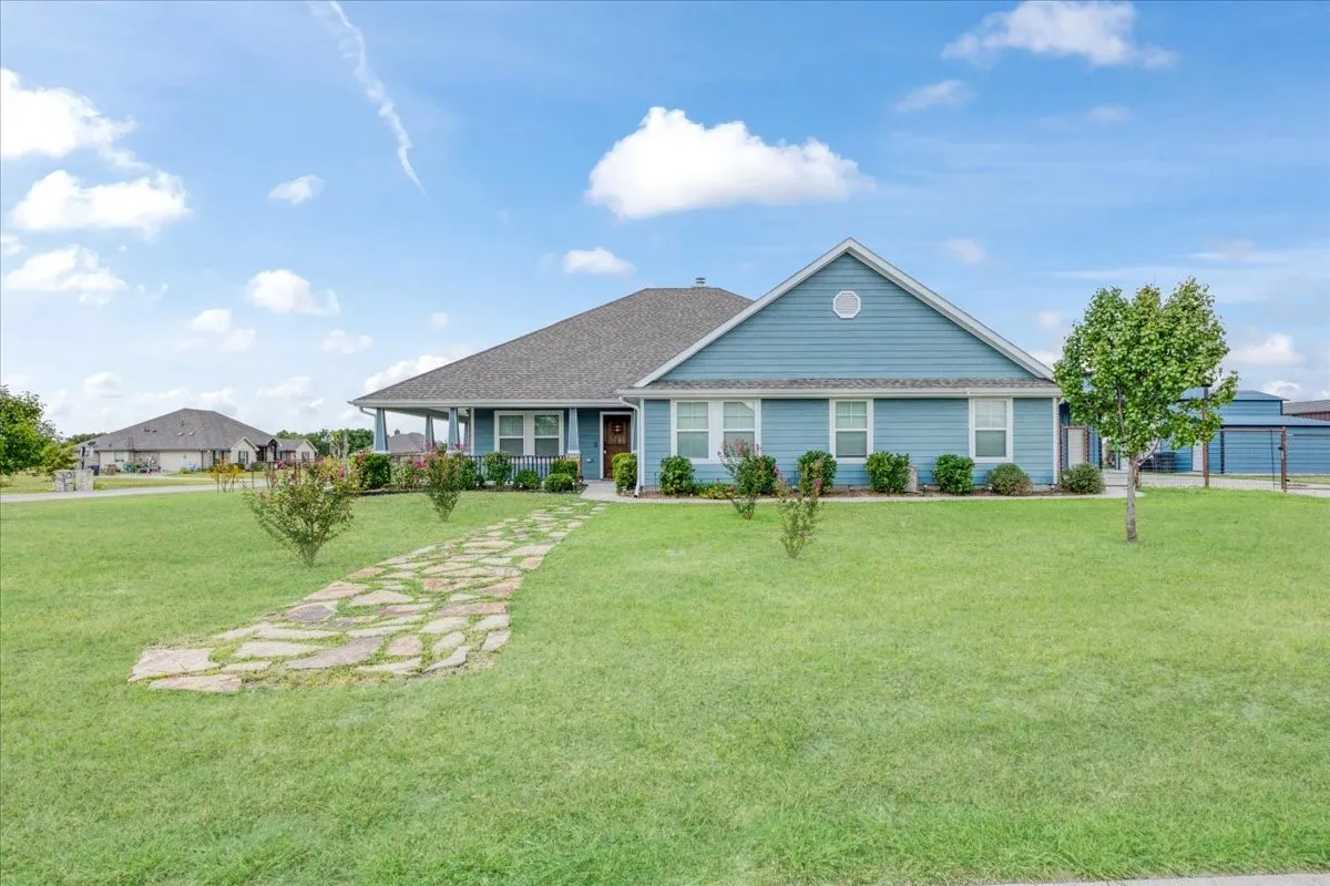 Single Family Residence For Sale in Hunt County , 1974 Jana Way, Caddo Mills, Texas 75135, 3 Bedroom, 2 Bathroom, 2 Garage spaces, 2,430 Sqft, built in 2018, mls#21030479, Real Estate Agent in Caddo Mills, Homes For Sale in Hunt county, Homes For Sale in Caddo Mills, Realtor in Caddo Mills Texas, Real Estate Brokerage Independent Realty Texas, Luminita Cordes Realtor