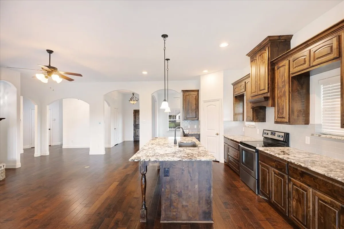 Single Family Residence For Sale in Hunt County , 1974 Jana Way, Caddo Mills, Texas 75135, 3 Bedroom, 2 Bathroom, 2 Garage spaces, 2,430 Sqft, built in 2018, mls#21030479, Real Estate Agent in Caddo Mills, Homes For Sale in Hunt county, Homes For Sale in Caddo Mills, Realtor in Caddo Mills Texas, Real Estate Brokerage Independent Realty Texas, Luminita Cordes Realtor