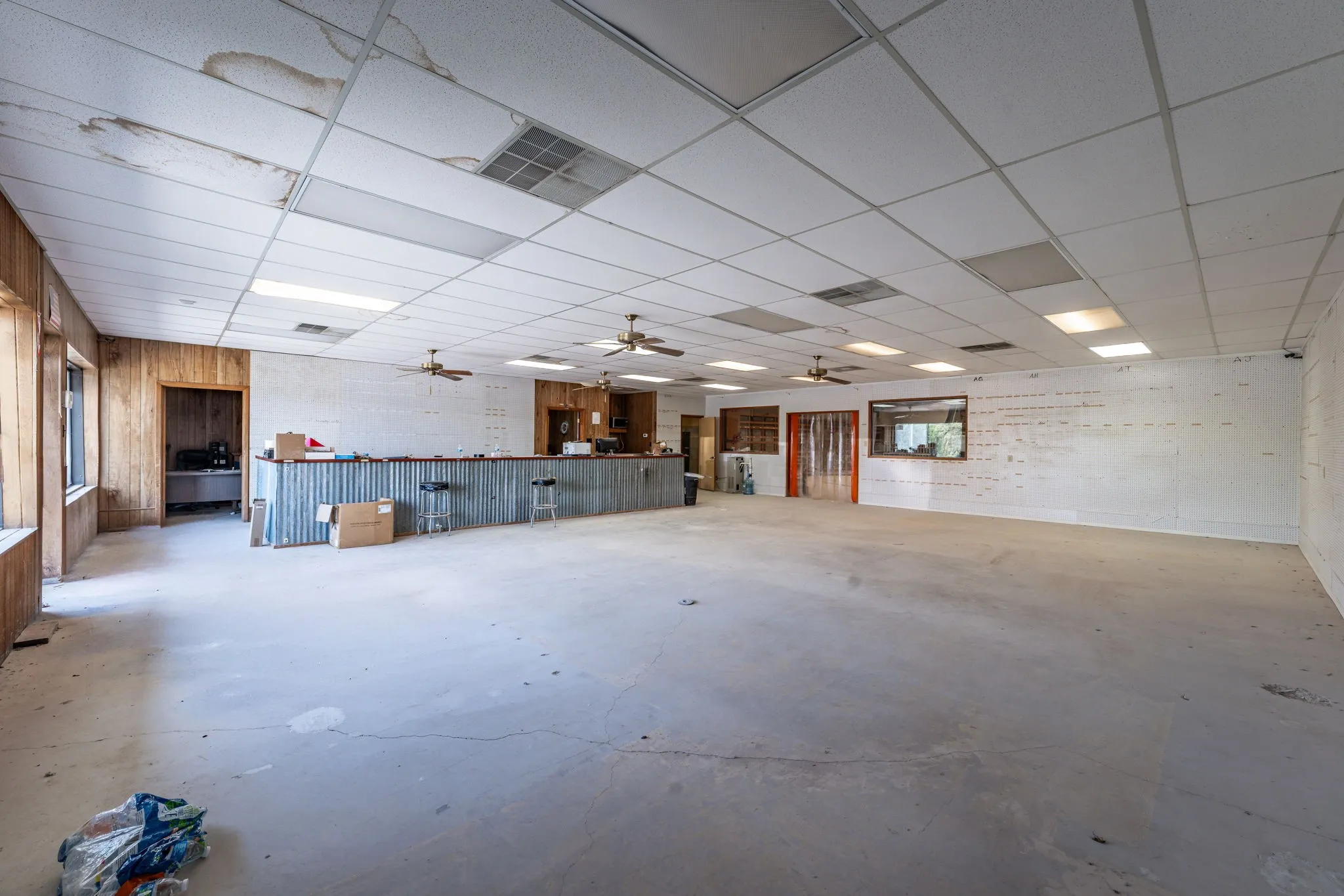 Industrial For Sale in Erath County , 1208 E Washington Street, Stephenville, Texas 76401, 0, 0, Garage spaces, 0 Sqft, built in 1940, Preowned, mls#21041892, Real Estate Agent in Stephenville, Homes For Sale in Erath county, Homes For Sale in Stephenville, Realtor in Stephenville Texas, Real Estate Brokerage Independent Realty Texas, Luminita Cordes Realtor