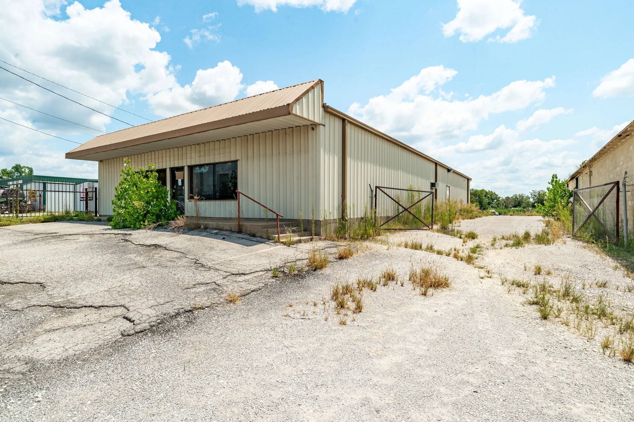Industrial For Sale in Erath County , 1208 E Washington Street, Stephenville, Texas 76401, 0, 0, Garage spaces, 0 Sqft, built in 1940, Preowned, mls#21041892, Real Estate Agent in Stephenville, Homes For Sale in Erath county, Homes For Sale in Stephenville, Realtor in Stephenville Texas, Real Estate Brokerage Independent Realty Texas, Luminita Cordes Realtor