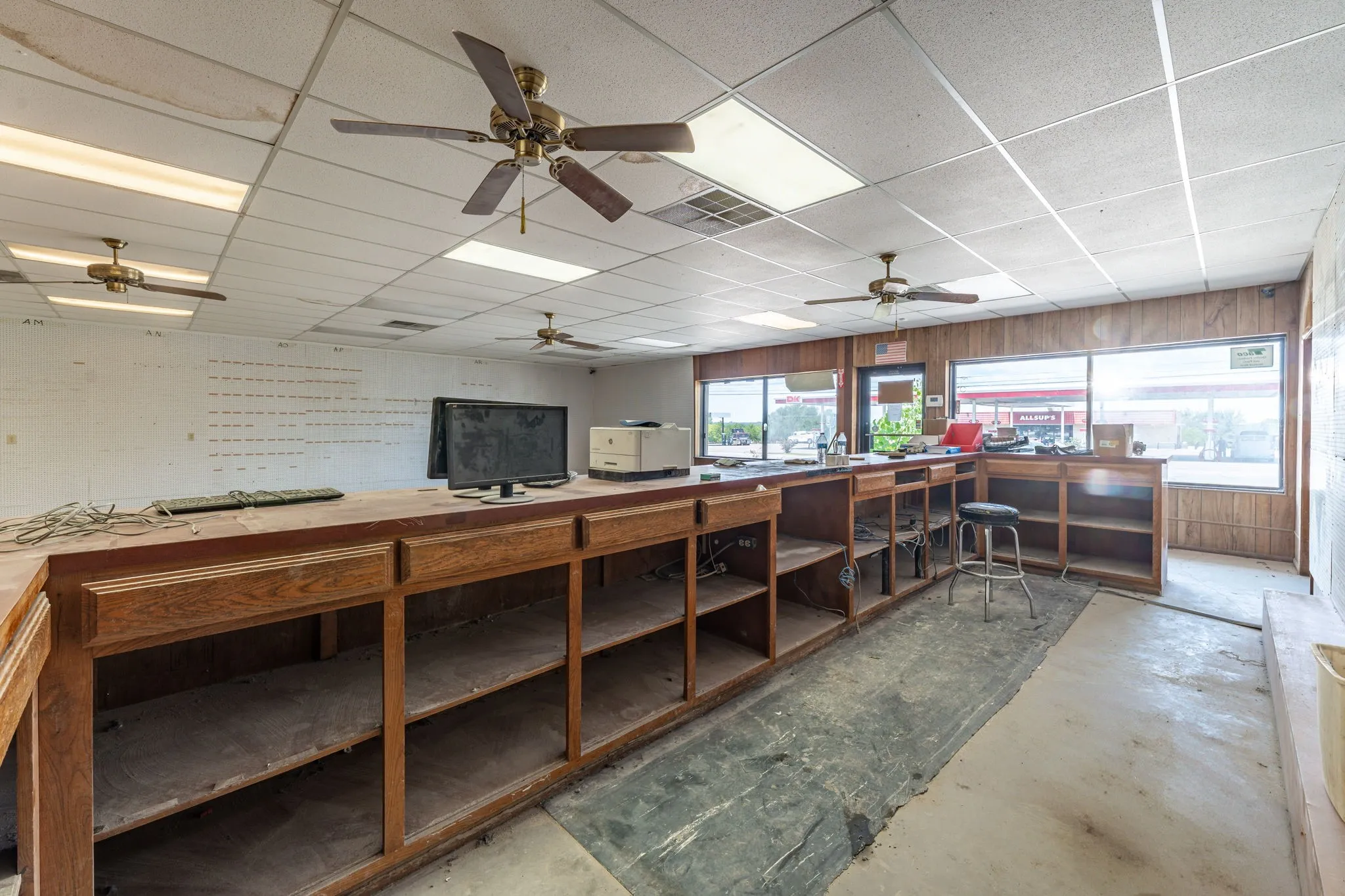 Industrial For Sale in Erath County , 1208 E Washington Street, Stephenville, Texas 76401, 0, 0, Garage spaces, 0 Sqft, built in 1940, Preowned, mls#21041892, Real Estate Agent in Stephenville, Homes For Sale in Erath county, Homes For Sale in Stephenville, Realtor in Stephenville Texas, Real Estate Brokerage Independent Realty Texas, Luminita Cordes Realtor