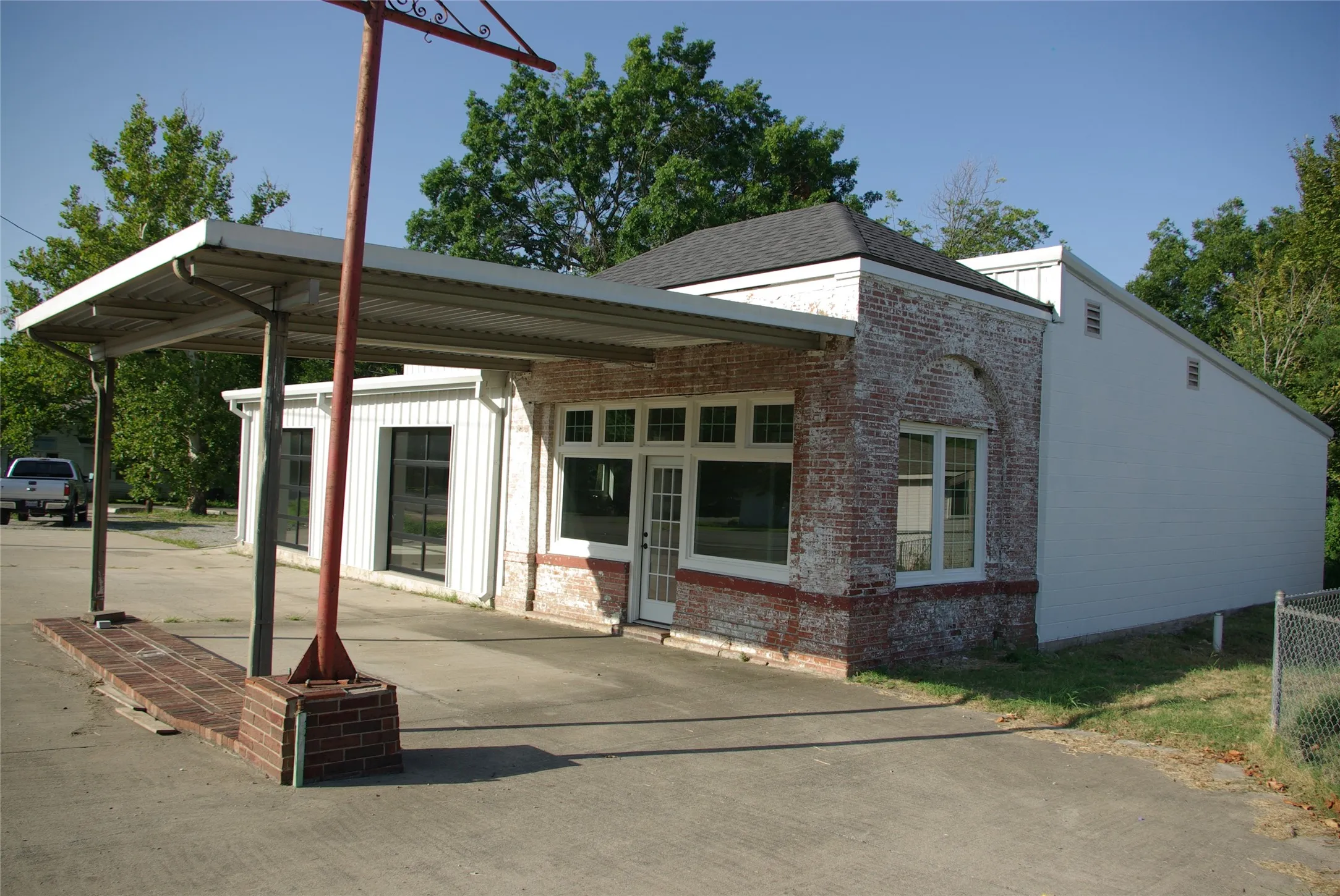 Retail For Sale in Grayson County , 306 S Waco Street, Van Alstyne, Texas 75495, 0, 0, Garage spaces, 2,597 Sqft, built in 2023, New Construction - Incomplete, Price $725,000, mls#21041726, Real Estate Agent in Van Alstyne, Homes For Sale in Grayson county, Homes For Sale in Van Alstyne, Realtor in Van Alstyne Texas, Real Estate Brokerage Independent Realty Texas, Luminita Cordes Realtor