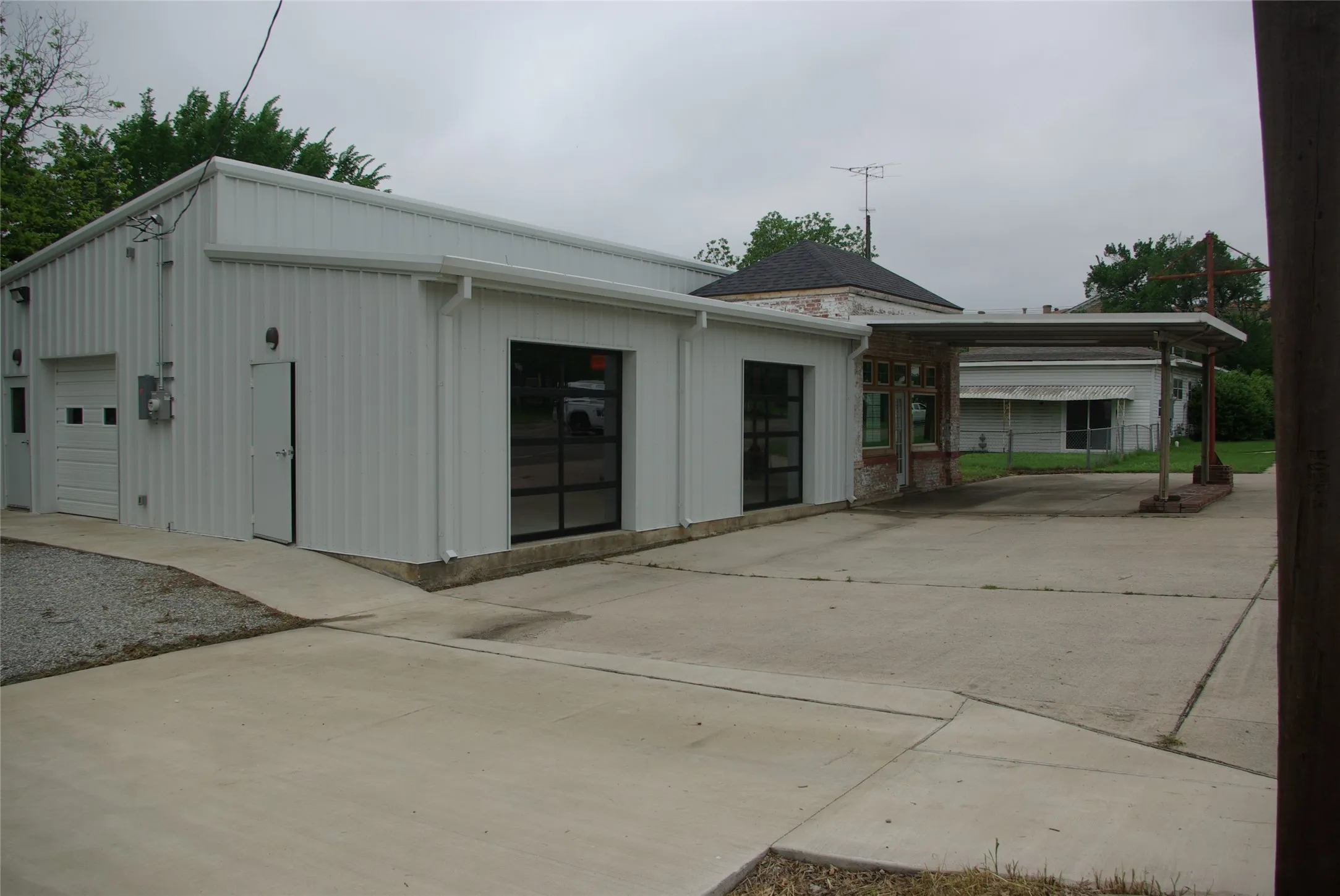 Retail For Sale in Grayson County , 306 S Waco Street, Van Alstyne, Texas 75495, 0, 0, Garage spaces, 2,597 Sqft, built in 2023, New Construction - Incomplete, Price $725,000, mls#21041726, Real Estate Agent in Van Alstyne, Homes For Sale in Grayson county, Homes For Sale in Van Alstyne, Realtor in Van Alstyne Texas, Real Estate Brokerage Independent Realty Texas, Luminita Cordes Realtor