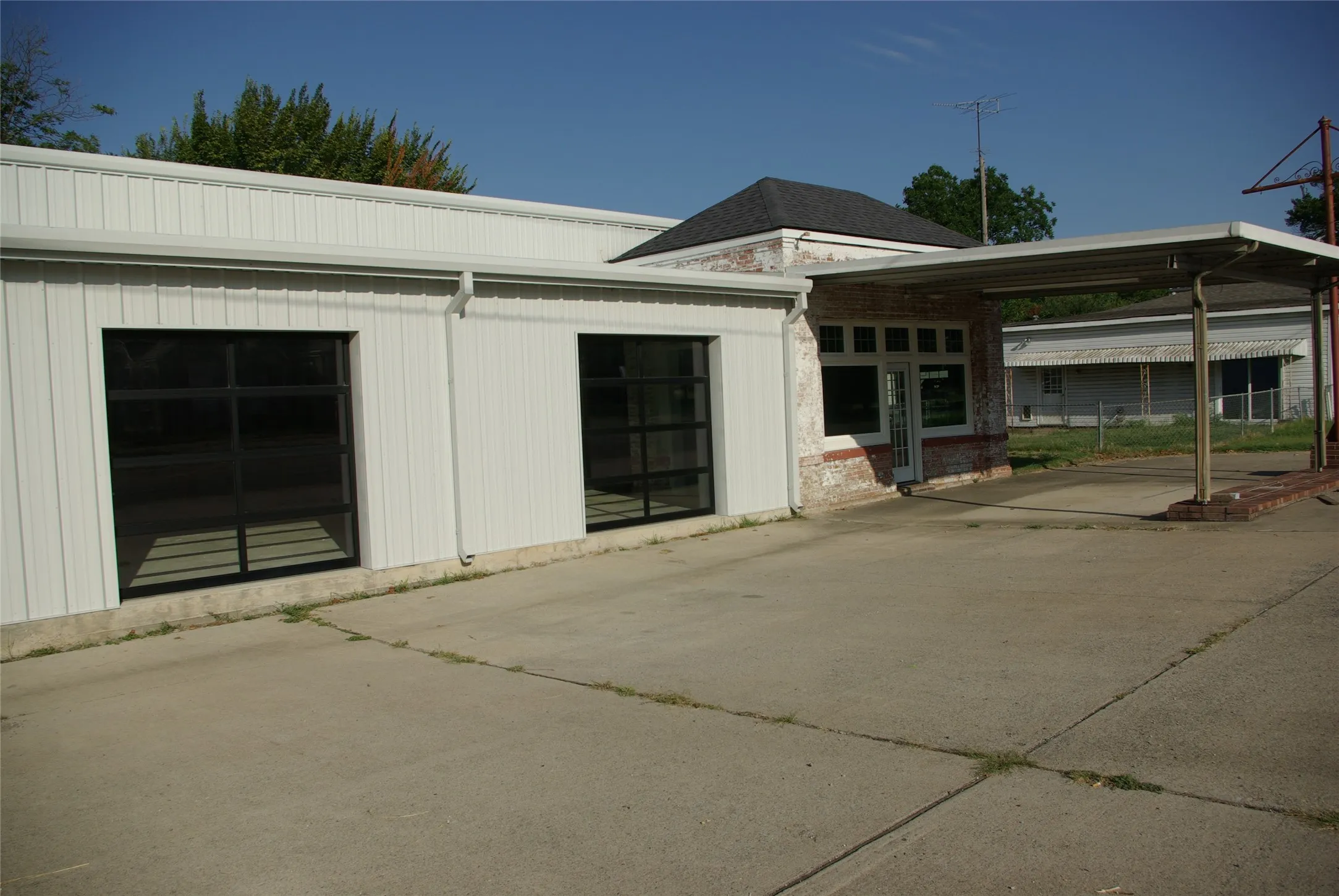 Retail For Sale in Grayson County , 306 S Waco Street, Van Alstyne, Texas 75495, 0, 0, Garage spaces, 2,597 Sqft, built in 2023, New Construction - Incomplete, Price $725,000, mls#21041726, Real Estate Agent in Van Alstyne, Homes For Sale in Grayson county, Homes For Sale in Van Alstyne, Realtor in Van Alstyne Texas, Real Estate Brokerage Independent Realty Texas, Luminita Cordes Realtor