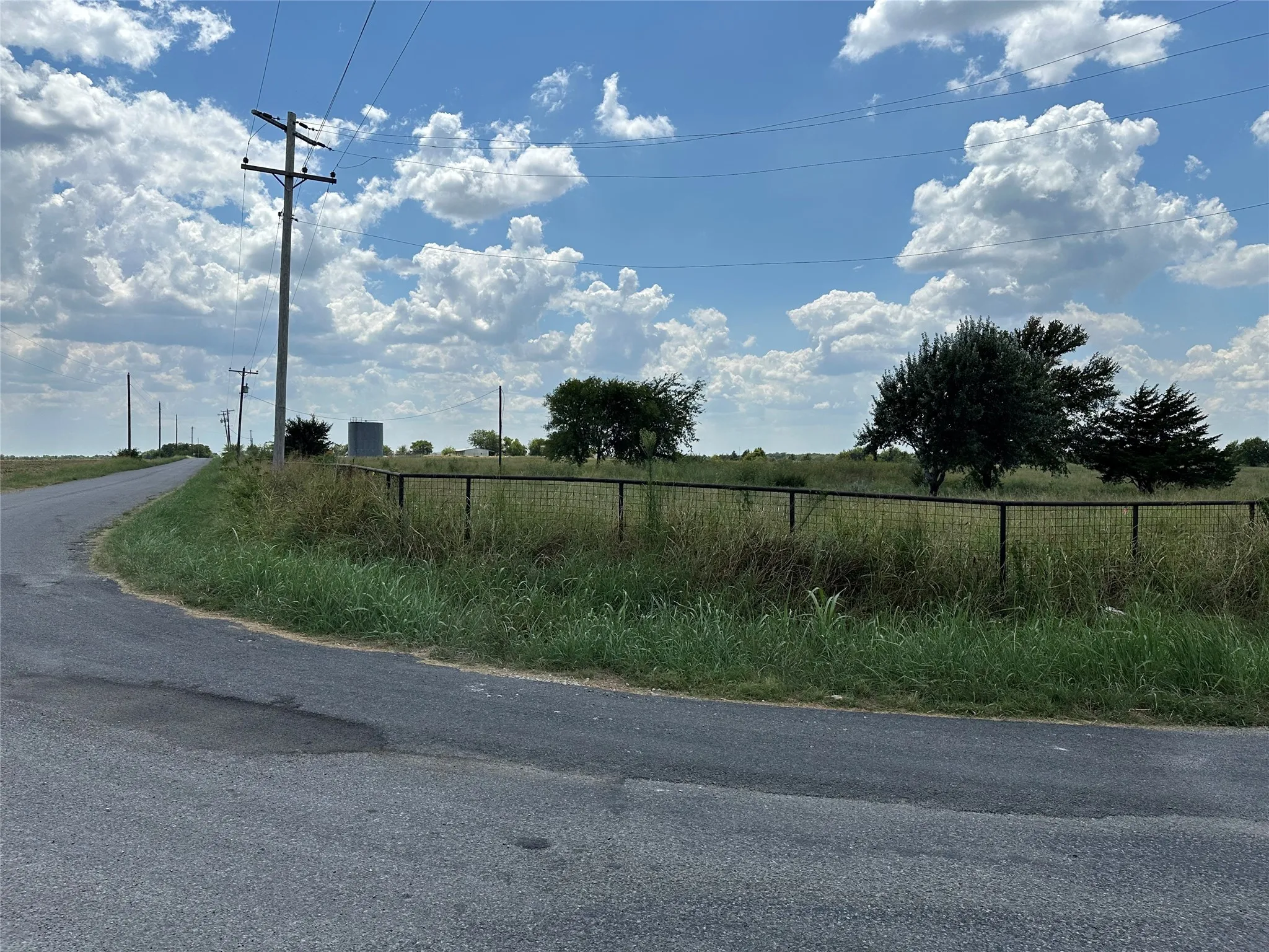 Unimproved Land For Sale in Grayson County , Lot 7 Rutledge Road, Whitewright, Texas 75491, 0, 0, Garage spaces, 0 Sqft, built in 0, Price $88,000, mls#21042015, Real Estate Agent in Whitewright, Homes For Sale in Grayson county, Homes For Sale in Whitewright, Realtor in Whitewright Texas, Real Estate Brokerage Independent Realty Texas, Luminita Cordes Realtor