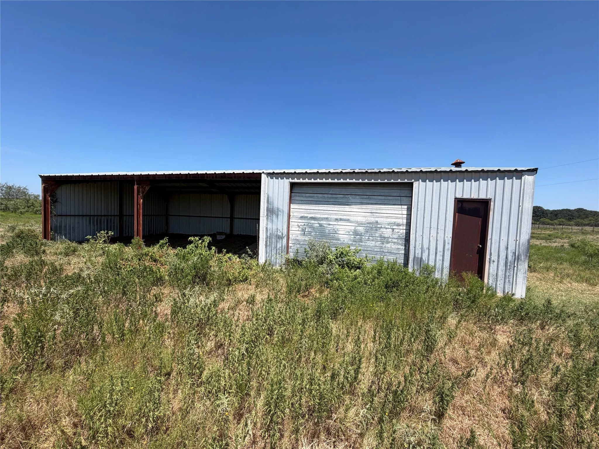 Farm For Sale in Hill County , 495 Fm 933, Aquilla, Texas 76622, 2 Bedroom, 1 Bathroom, Garage spaces, 1,200 Sqft, built in 2017, mls#21042728, Real Estate Agent in Aquilla, Homes For Sale in Hill county, Homes For Sale in Aquilla, Realtor in Aquilla Texas, Real Estate Brokerage Independent Realty Texas, Luminita Cordes Realtor