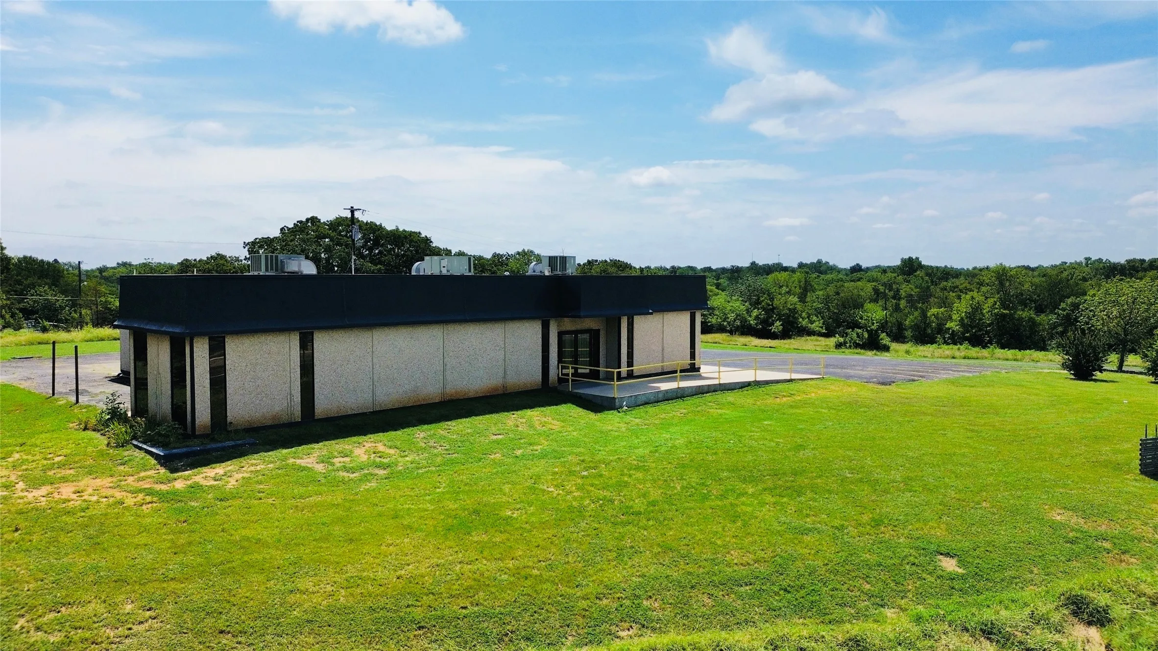 Office For Sale in Grayson County , 1020 N US HIGHWAY 69, Denison, Texas 75020, 0, 0, Garage spaces, 0 Sqft, built in 1980, Preowned, mls#21042155, Real Estate Agent in Denison, Homes For Sale in Grayson county, Homes For Sale in Denison, Realtor in Denison Texas, Real Estate Brokerage Independent Realty Texas, Luminita Cordes Realtor