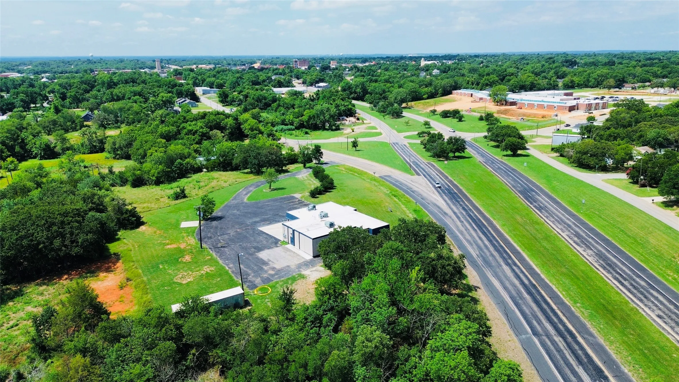 Office For Sale in Grayson County , 1020 N US HIGHWAY 69, Denison, Texas 75020, 0, 0, Garage spaces, 0 Sqft, built in 1980, Preowned, mls#21042155, Real Estate Agent in Denison, Homes For Sale in Grayson county, Homes For Sale in Denison, Realtor in Denison Texas, Real Estate Brokerage Independent Realty Texas, Luminita Cordes Realtor