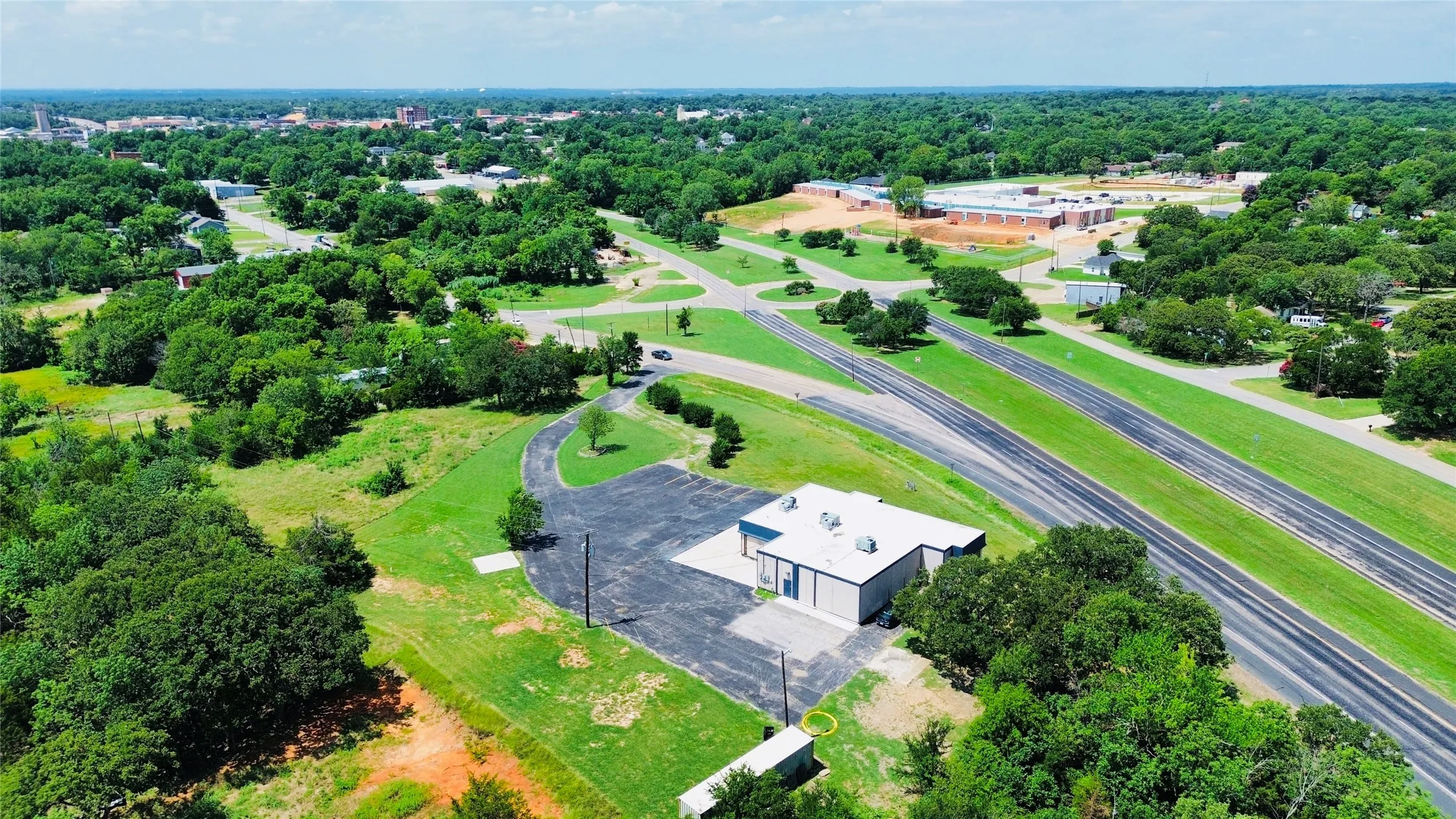 Office For Sale in Grayson County , 1020 N US HIGHWAY 69, Denison, Texas 75020, 0, 0, Garage spaces, 0 Sqft, built in 1980, Preowned, mls#21042155, Real Estate Agent in Denison, Homes For Sale in Grayson county, Homes For Sale in Denison, Realtor in Denison Texas, Real Estate Brokerage Independent Realty Texas, Luminita Cordes Realtor